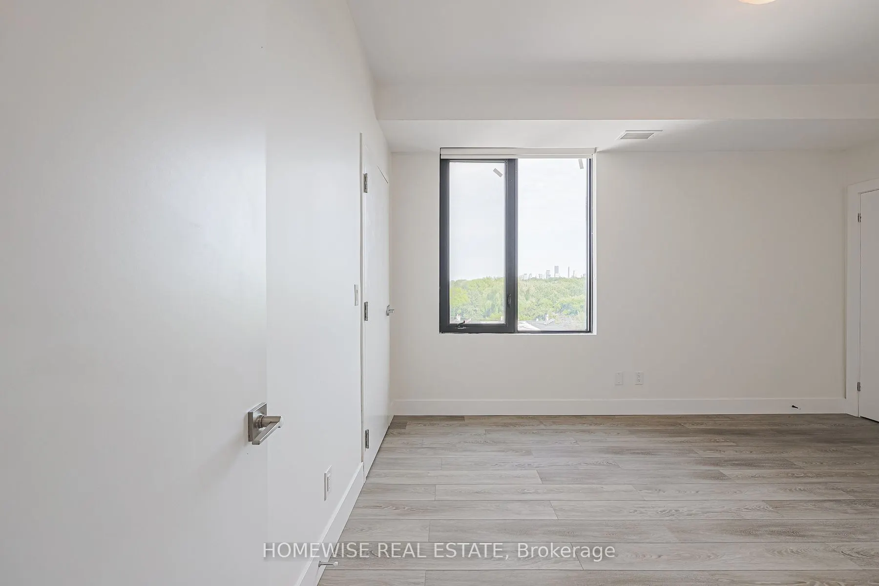 293 Viewmount Avenue, #R01