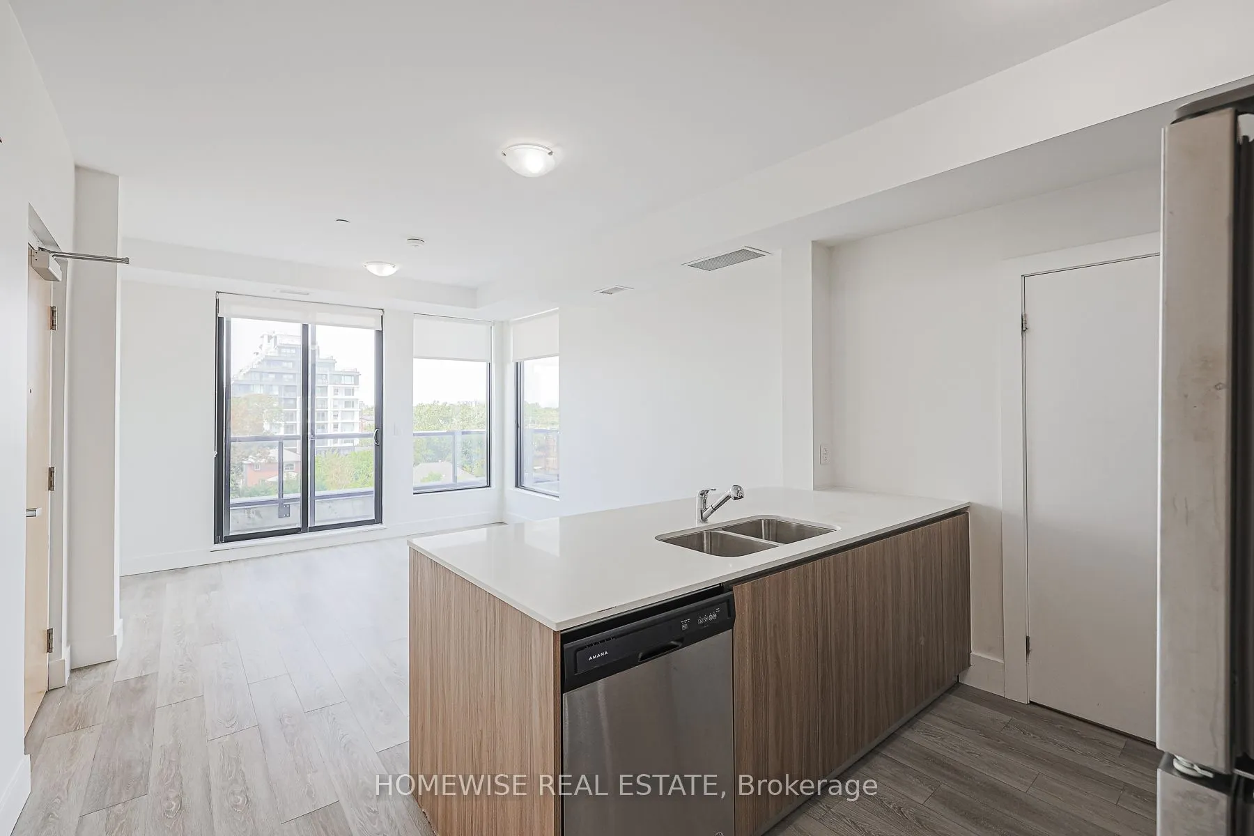 293 Viewmount Avenue, #R01