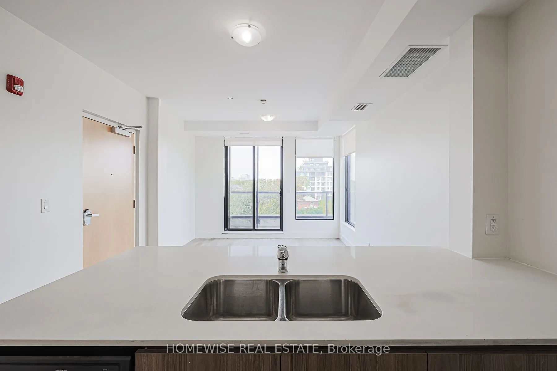293 Viewmount Avenue, #R01