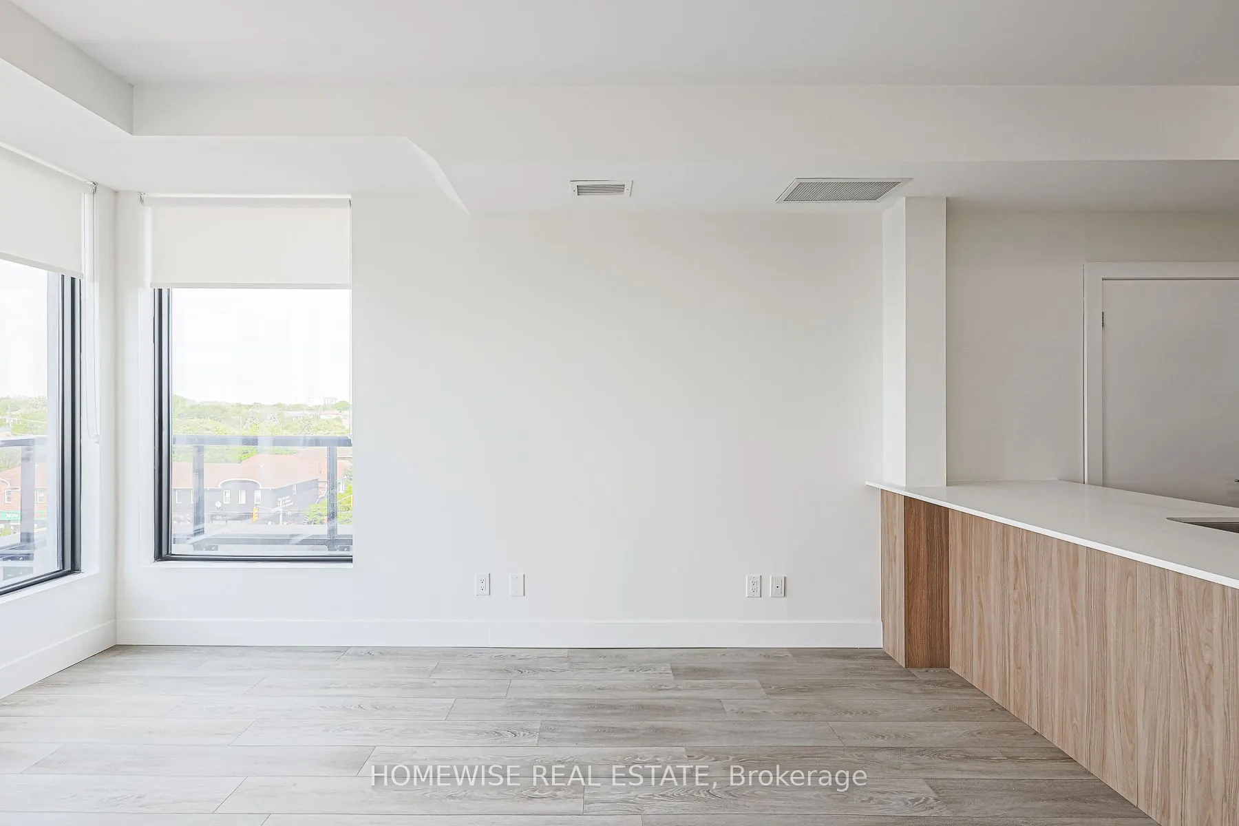293 Viewmount Avenue, #R01