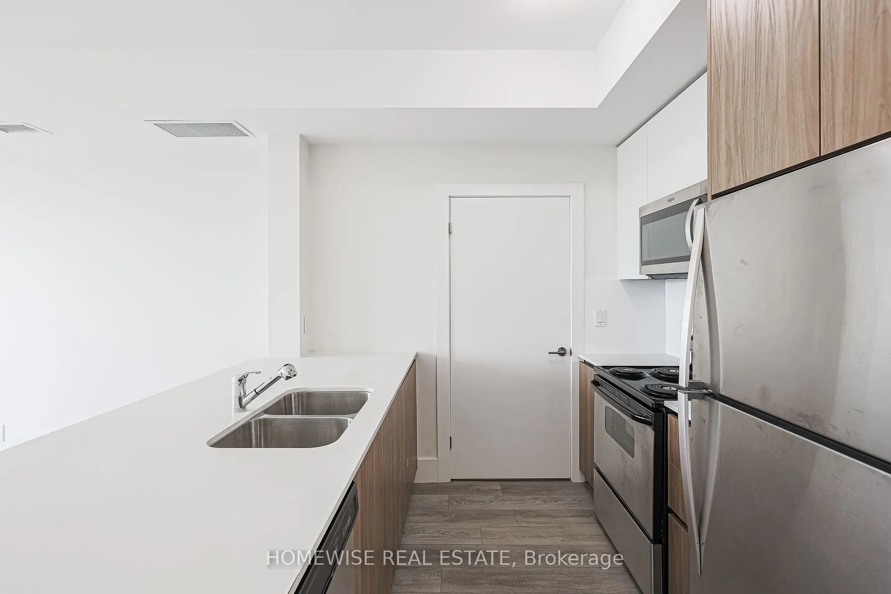 293 Viewmount Avenue, #R01