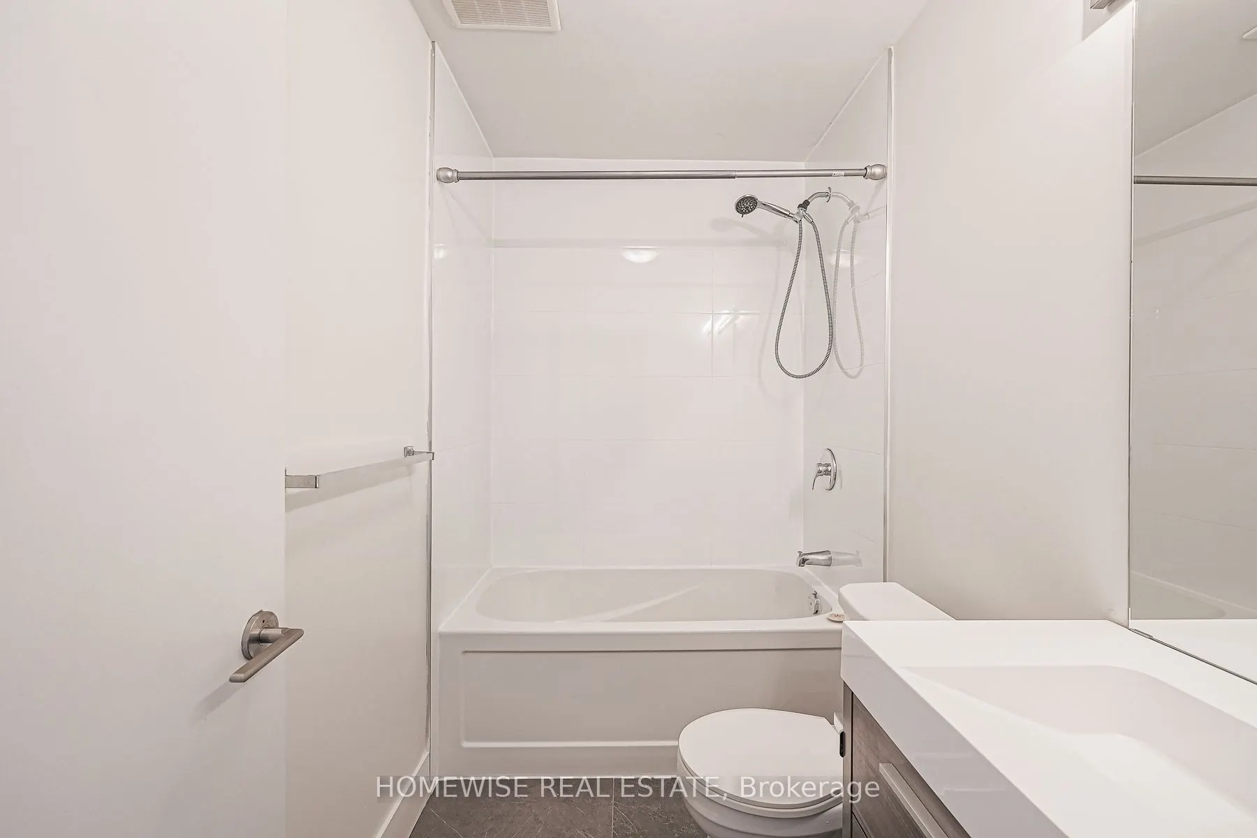 293 Viewmount Avenue, #R01