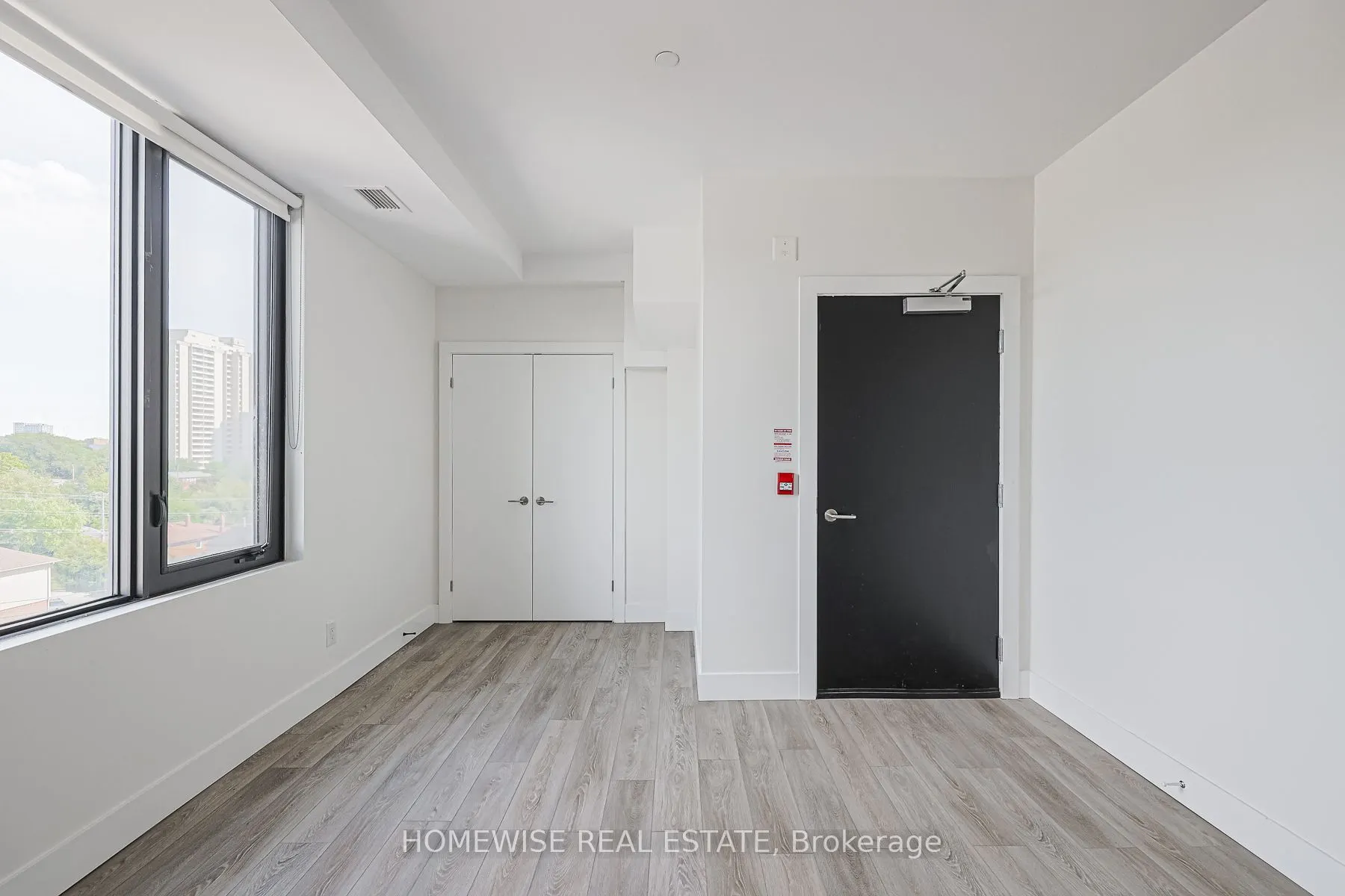 293 Viewmount Avenue, #R01