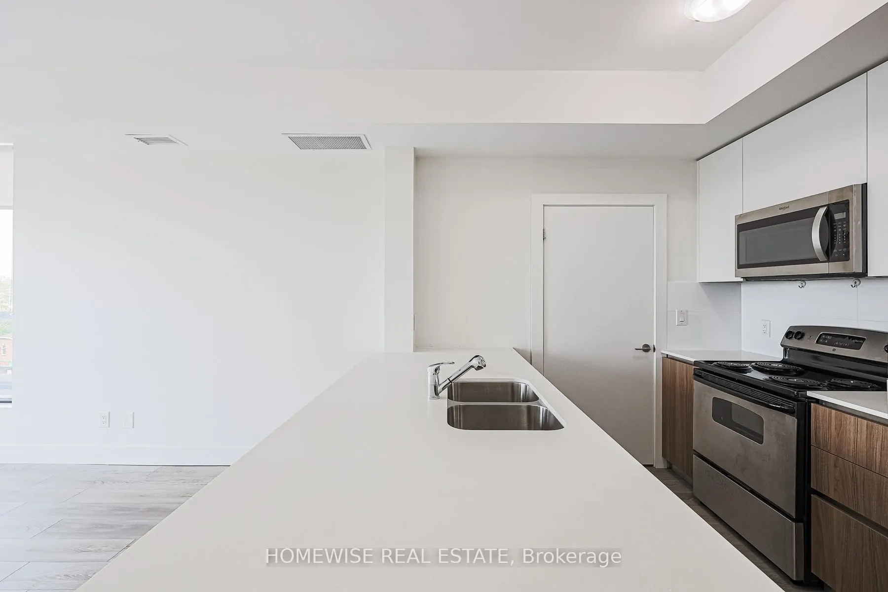 293 Viewmount Avenue, #R01