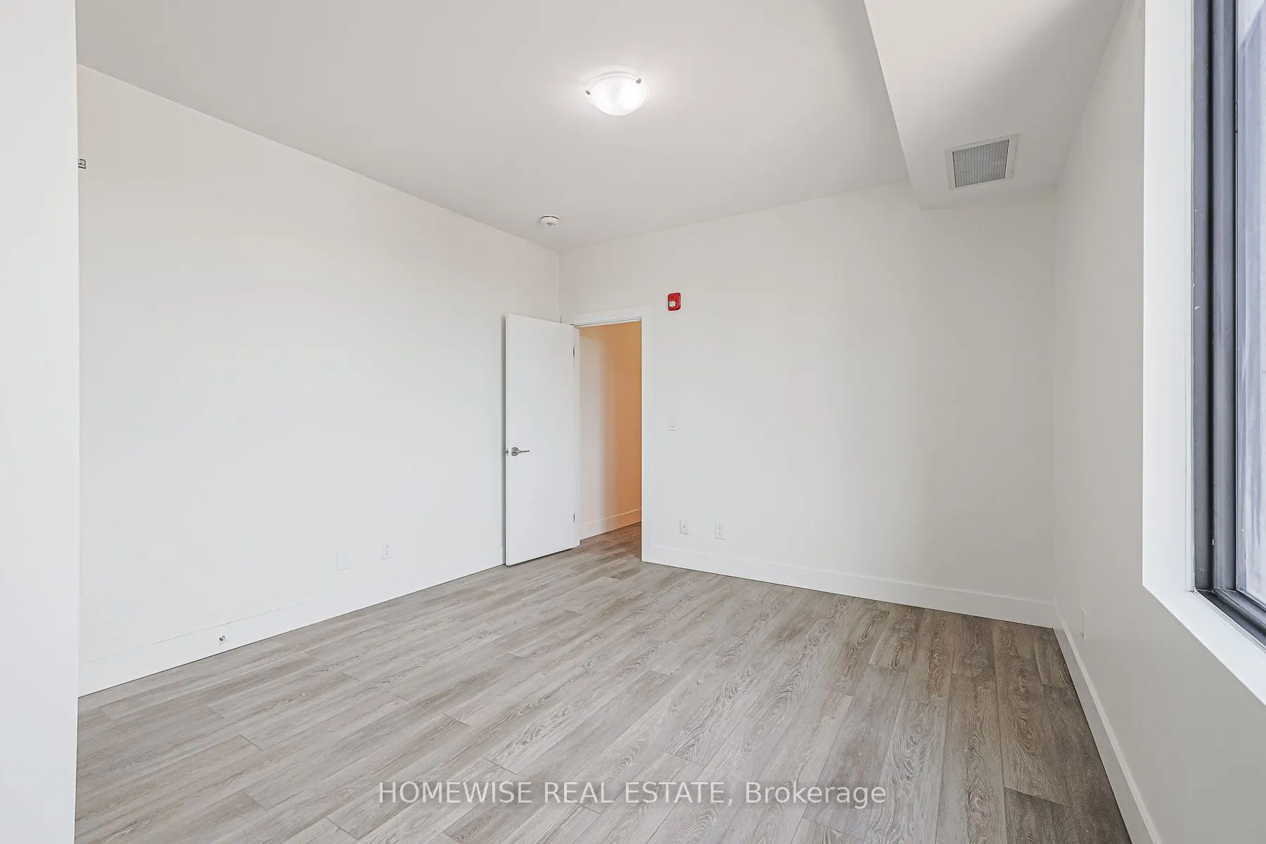 293 Viewmount Avenue, #R01