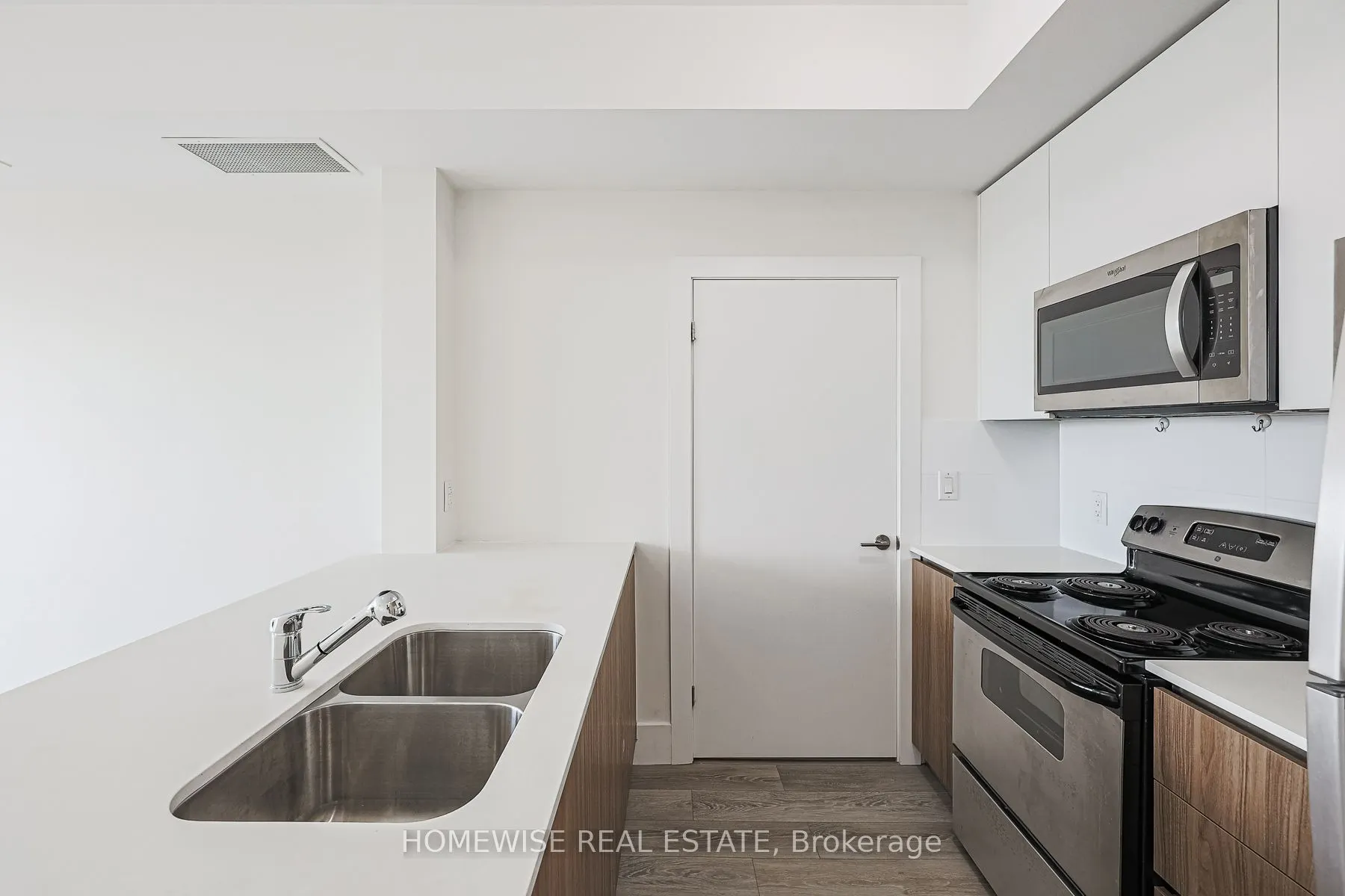 293 Viewmount Avenue, #R01