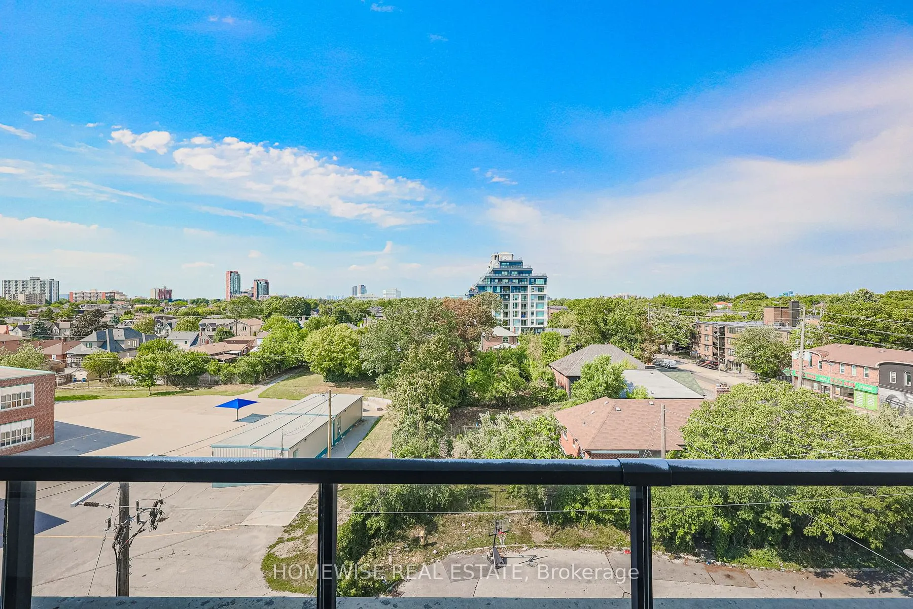 293 Viewmount Avenue, #R01