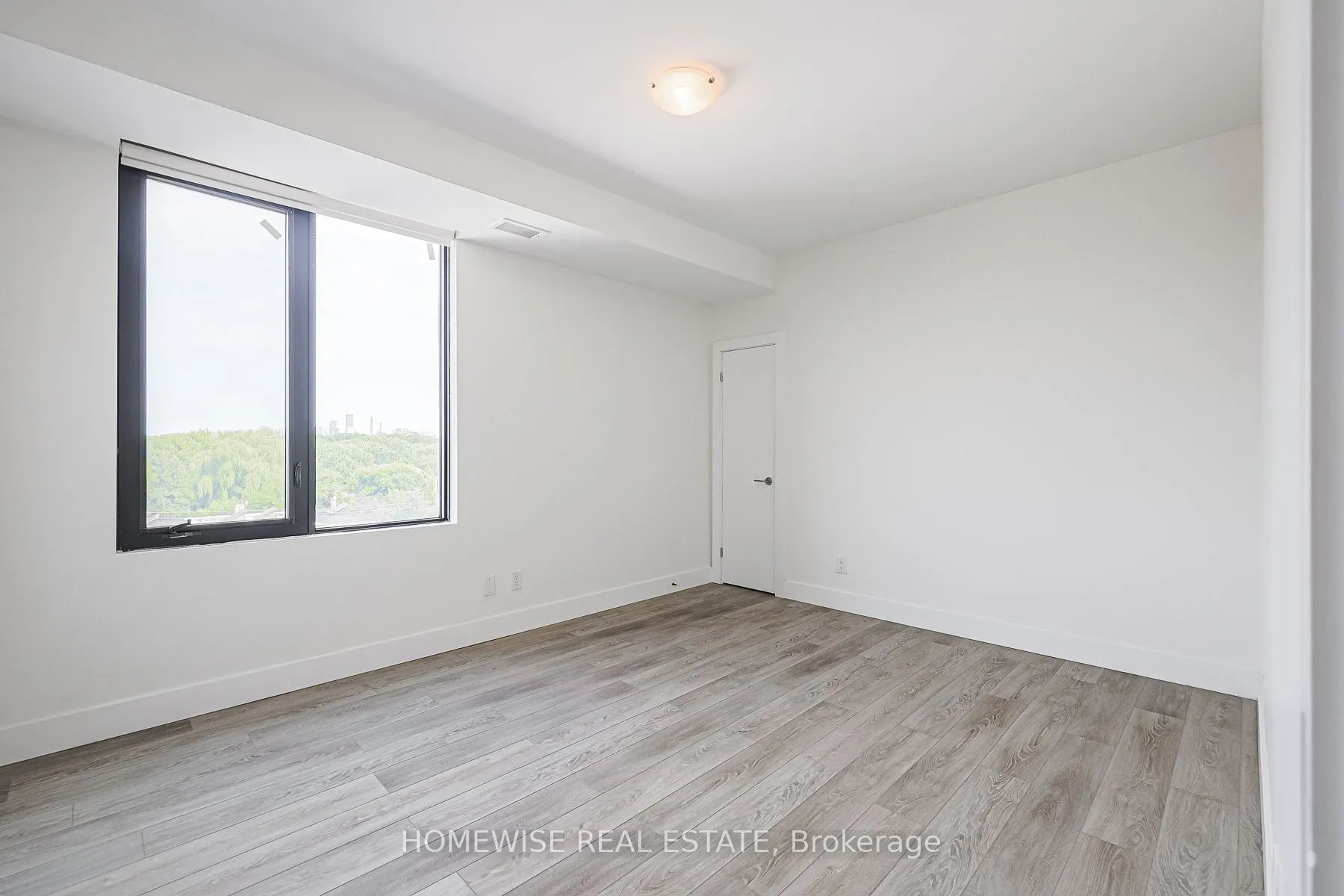 293 Viewmount Avenue, #R01
