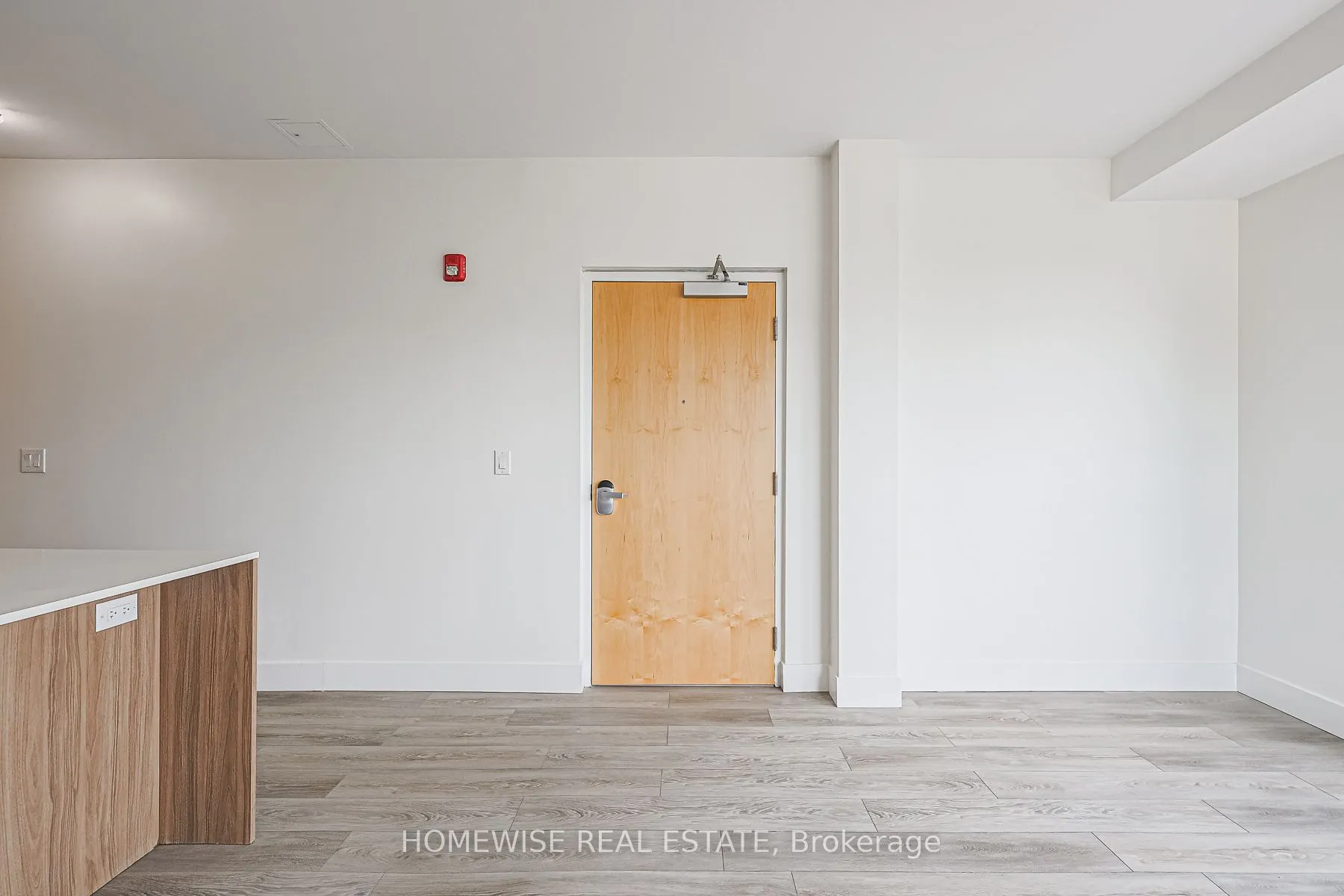 293 Viewmount Avenue, #R01