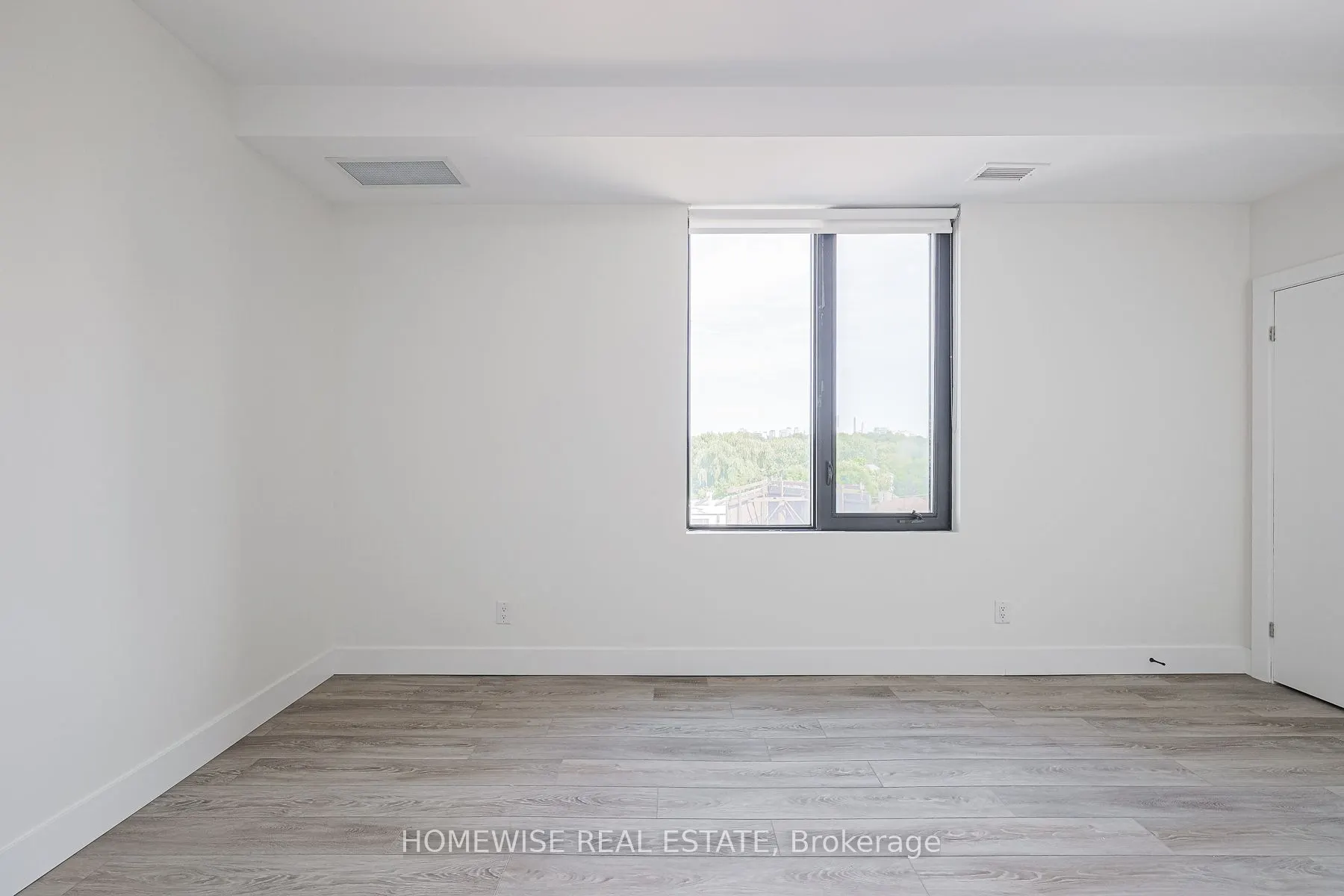 293 Viewmount Avenue, #R01