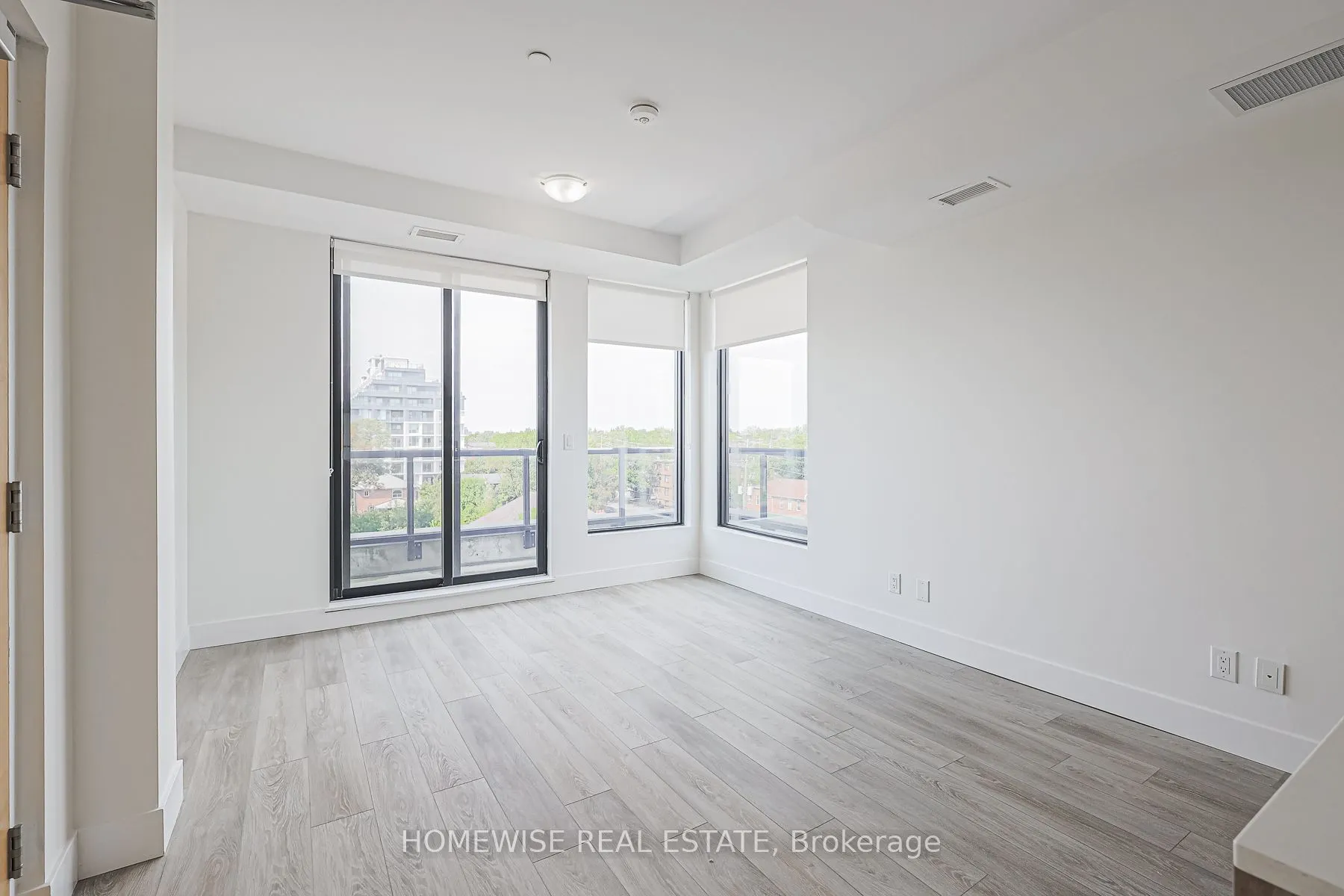 293 Viewmount Avenue, #R01