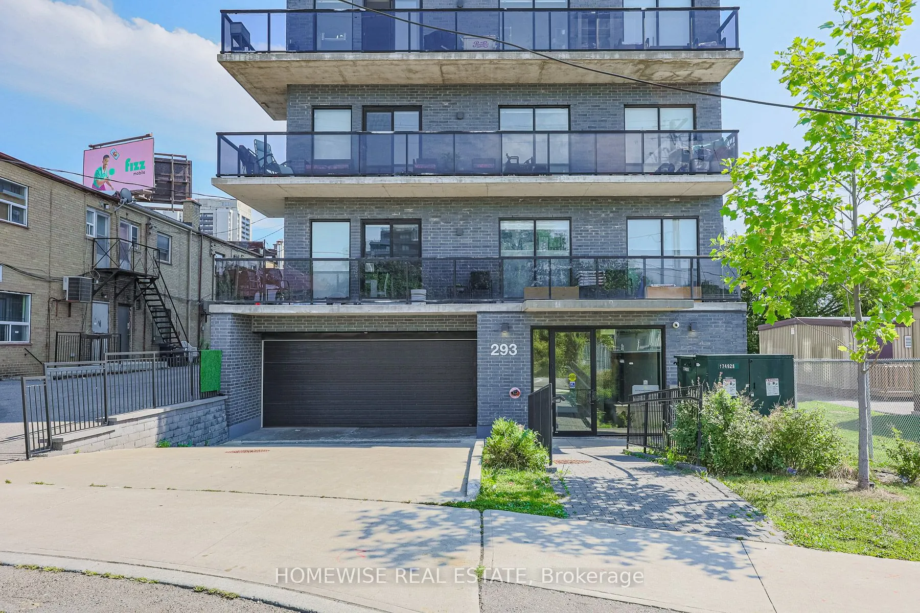 293 Viewmount Avenue, #R01