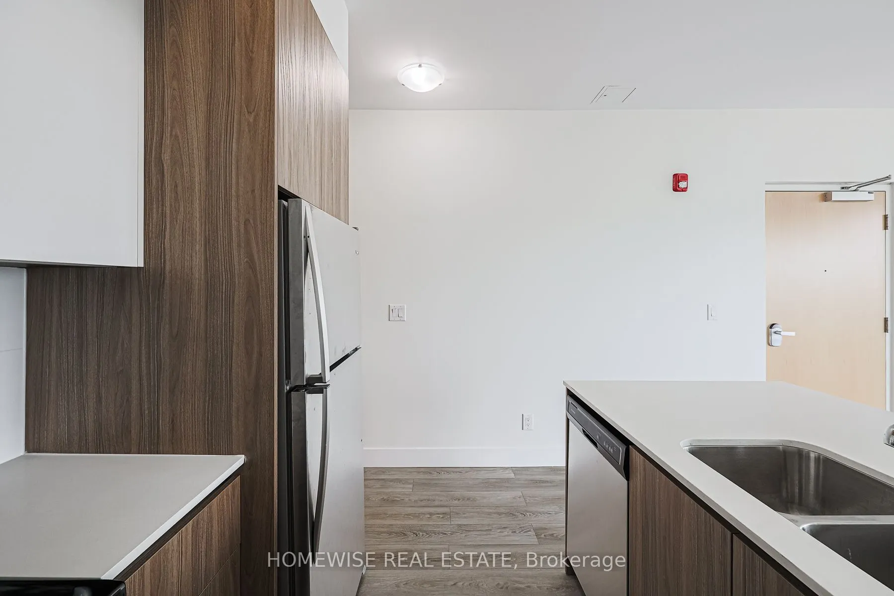 293 Viewmount Avenue, #R01