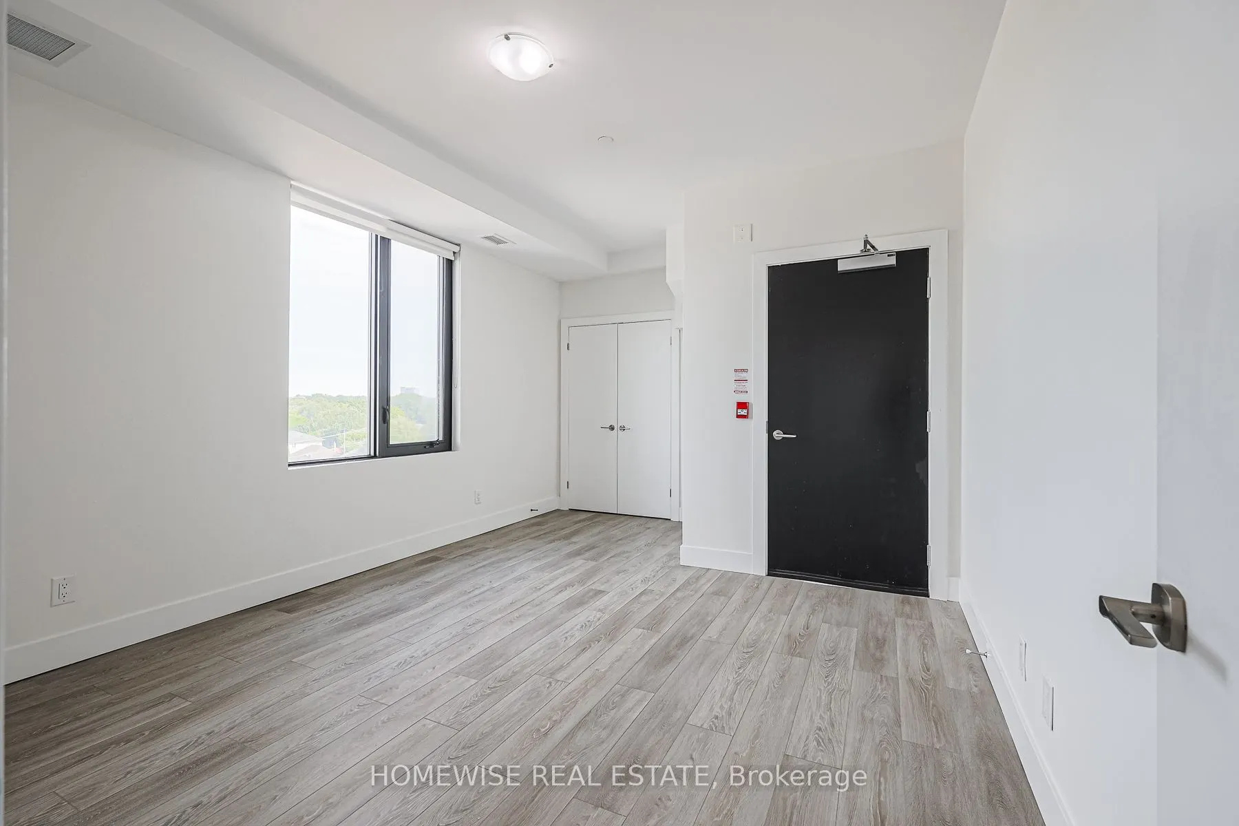 293 Viewmount Avenue, #R01