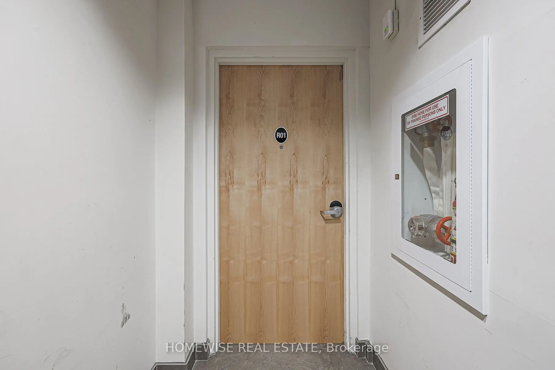 293 Viewmount Avenue, #R01