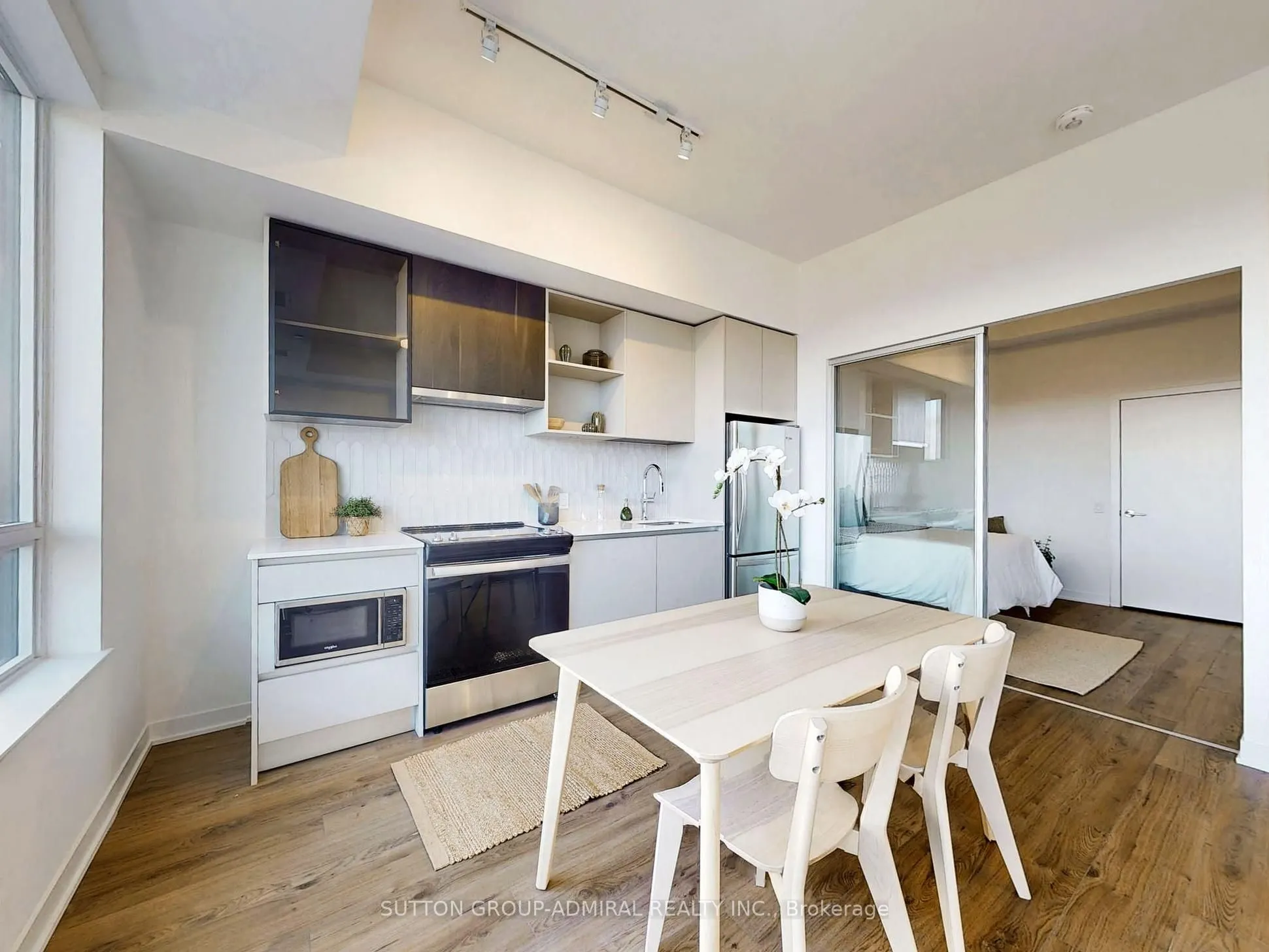 395 Dundas Street W, #LPH15