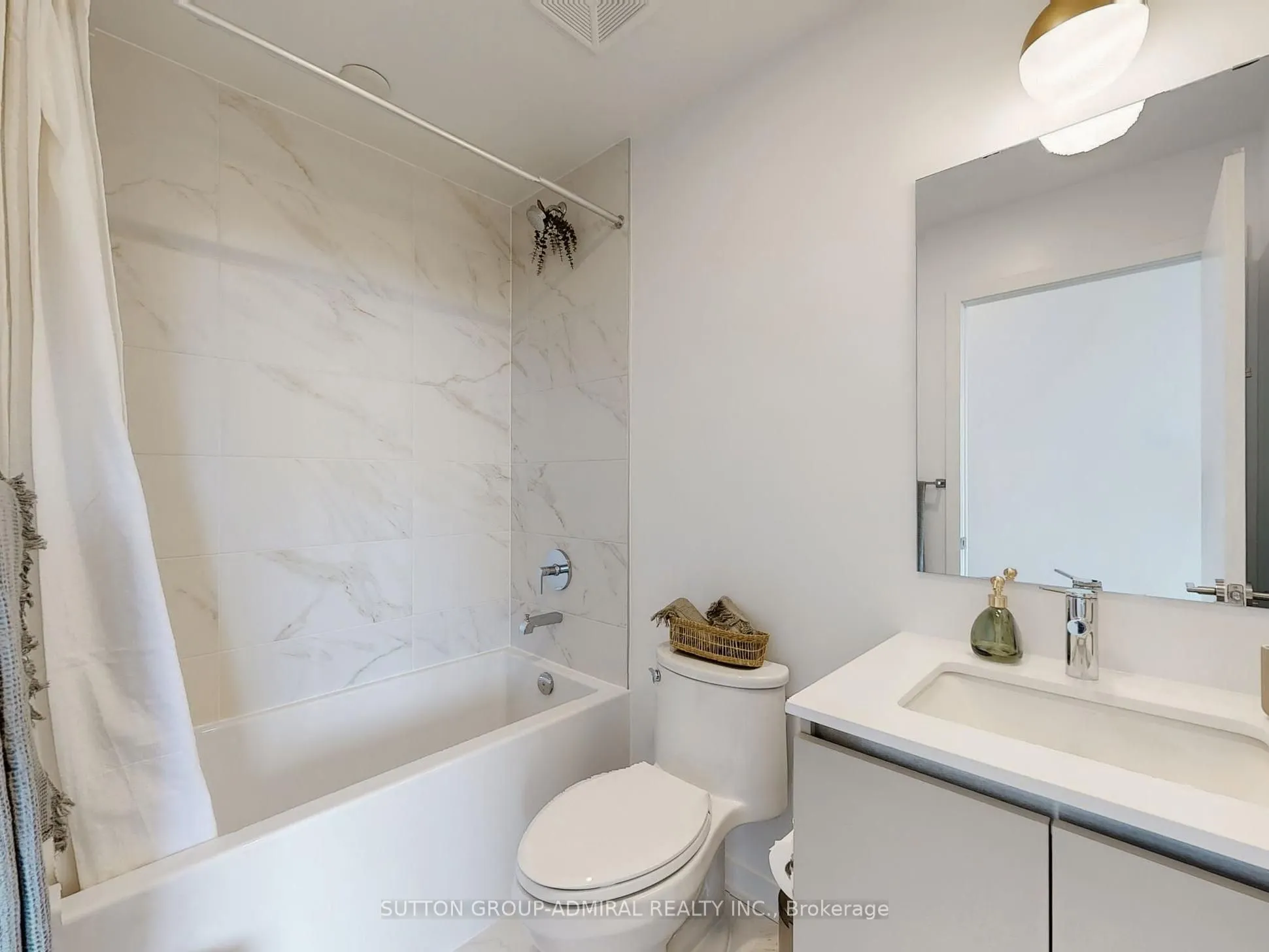 395 Dundas Street W, #LPH15