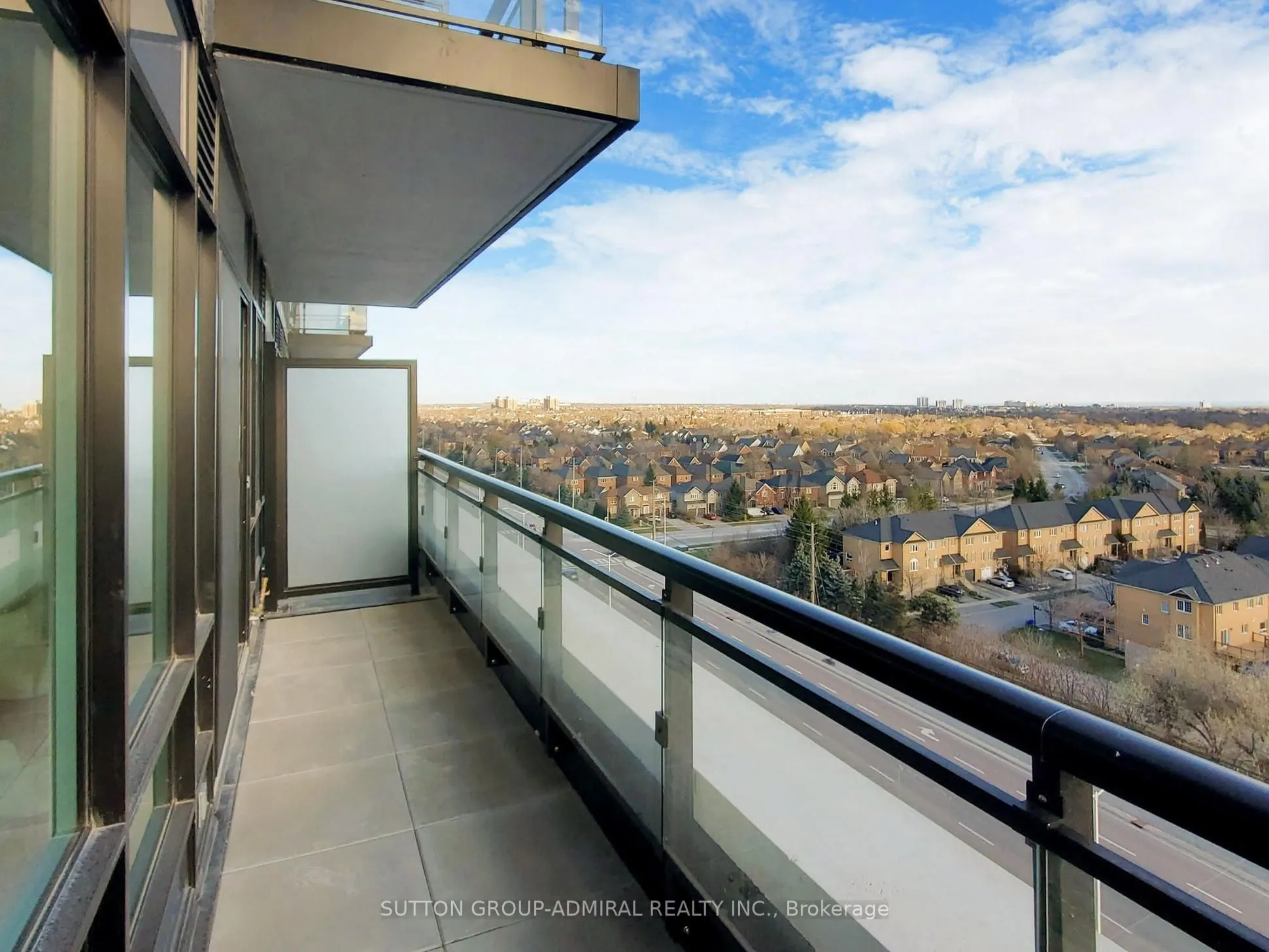 395 Dundas Street W, #LPH15