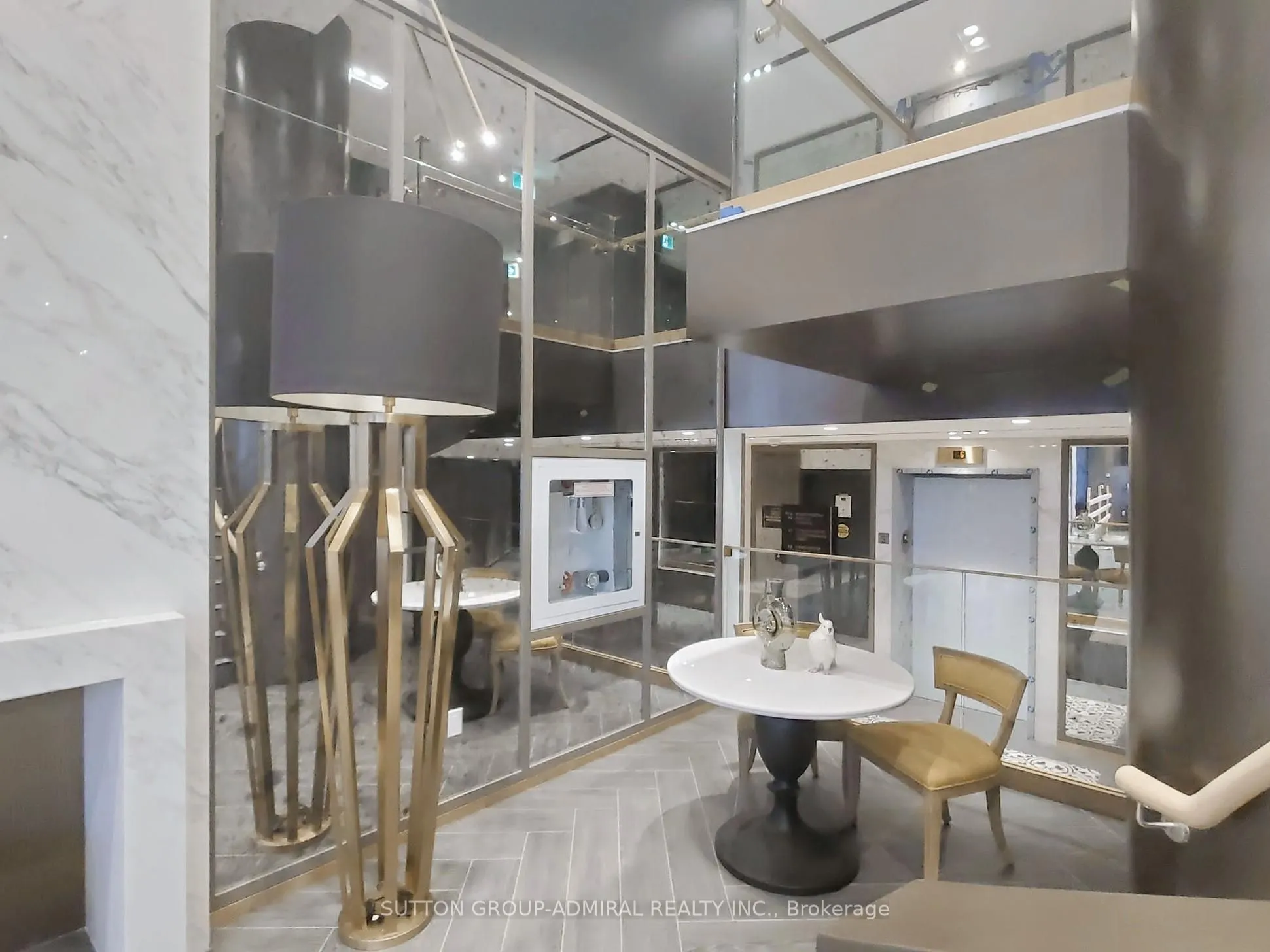 395 Dundas Street W, #LPH15