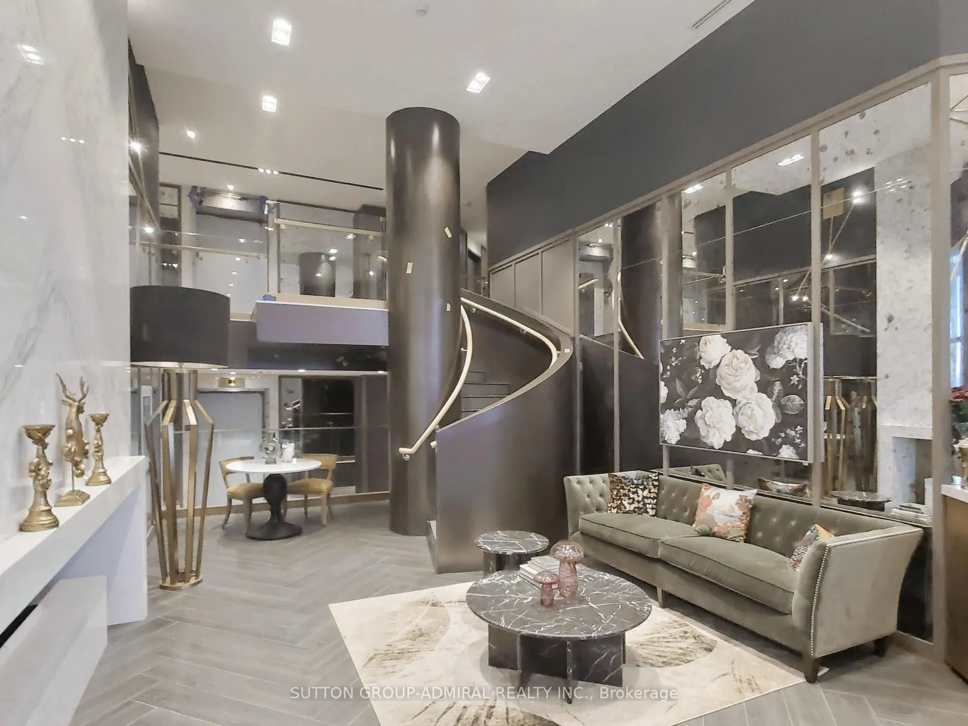 395 Dundas Street W, #LPH15