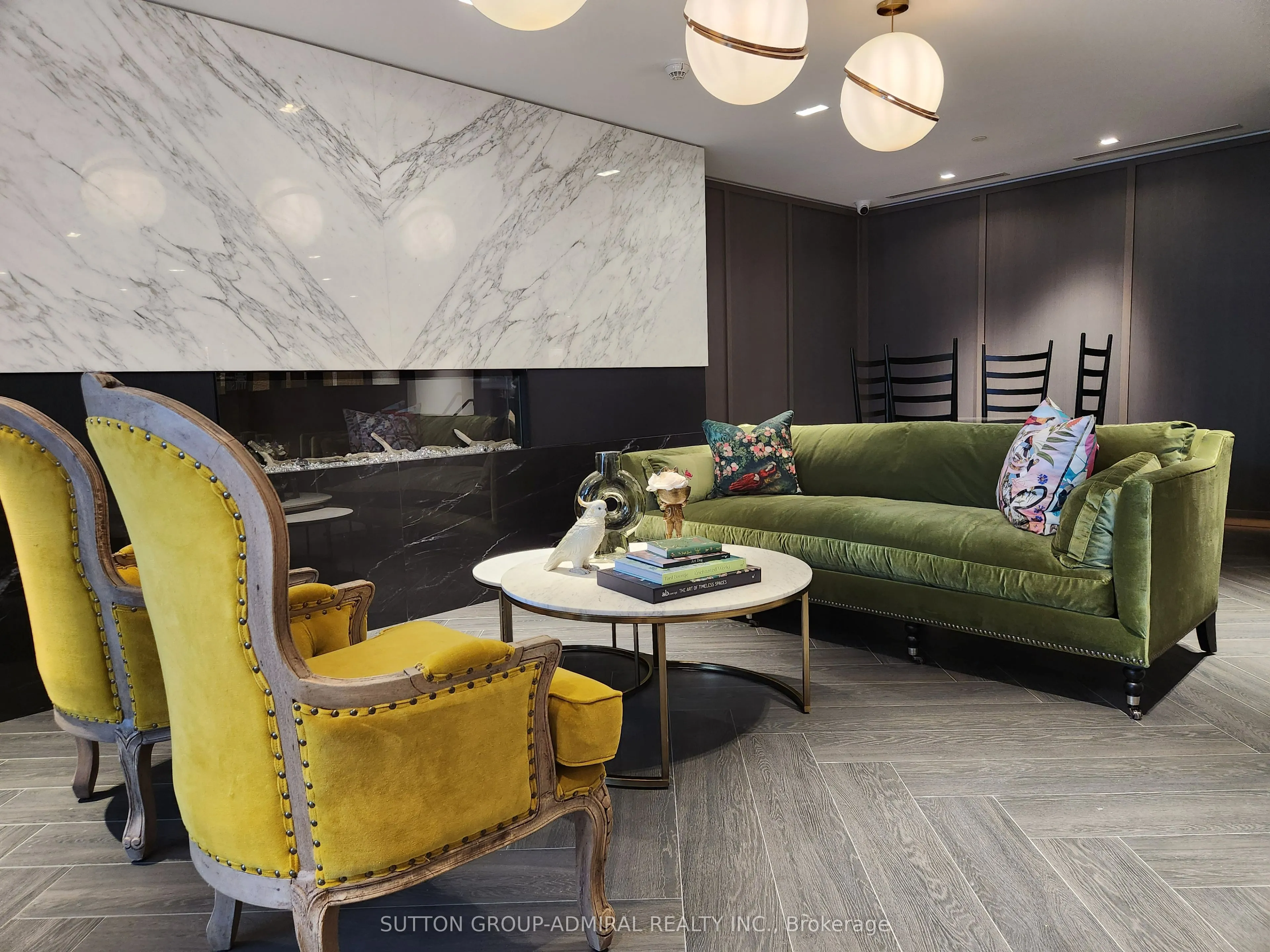 395 Dundas Street W, #LPH15