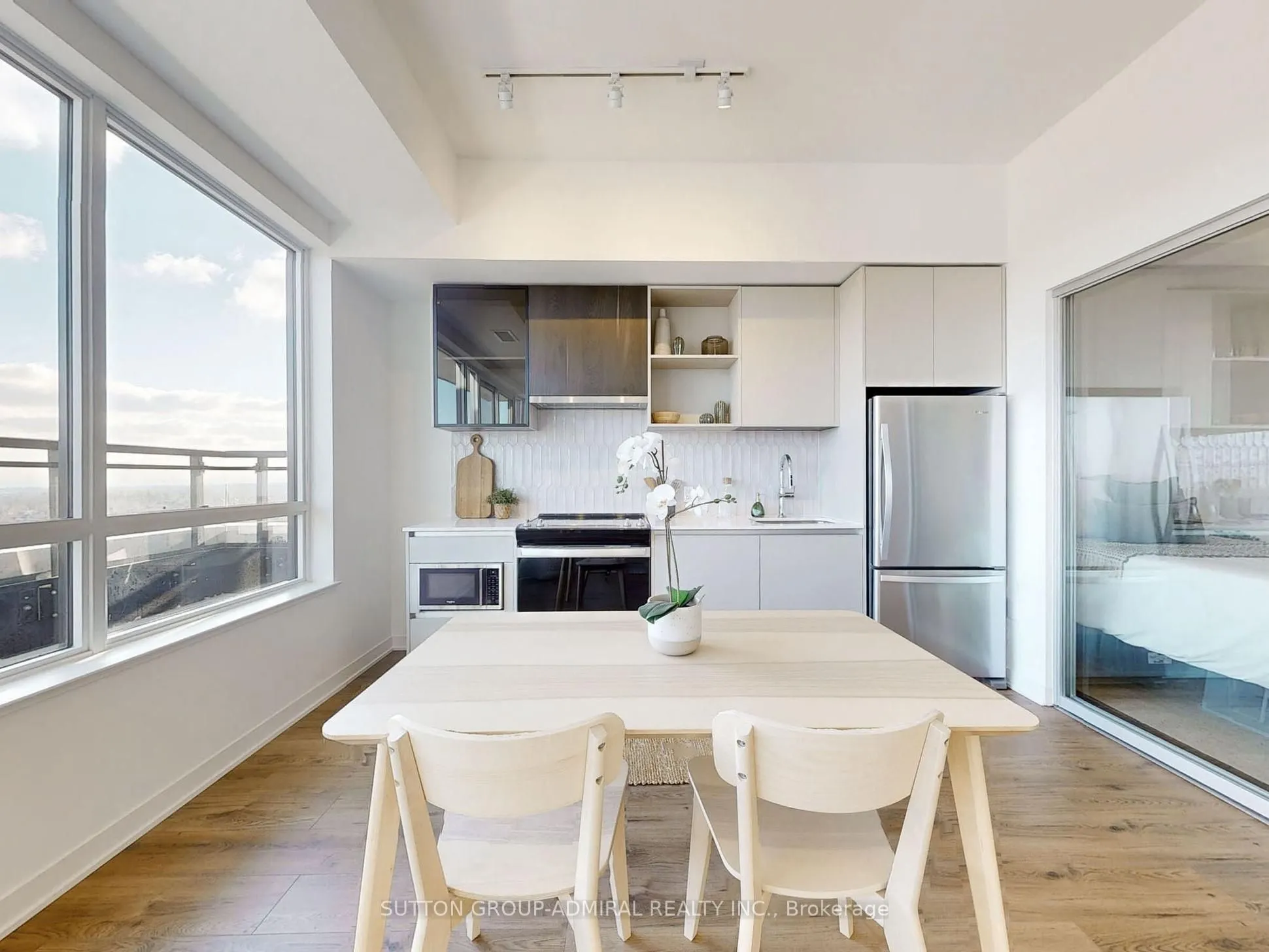 395 Dundas Street W, #LPH15