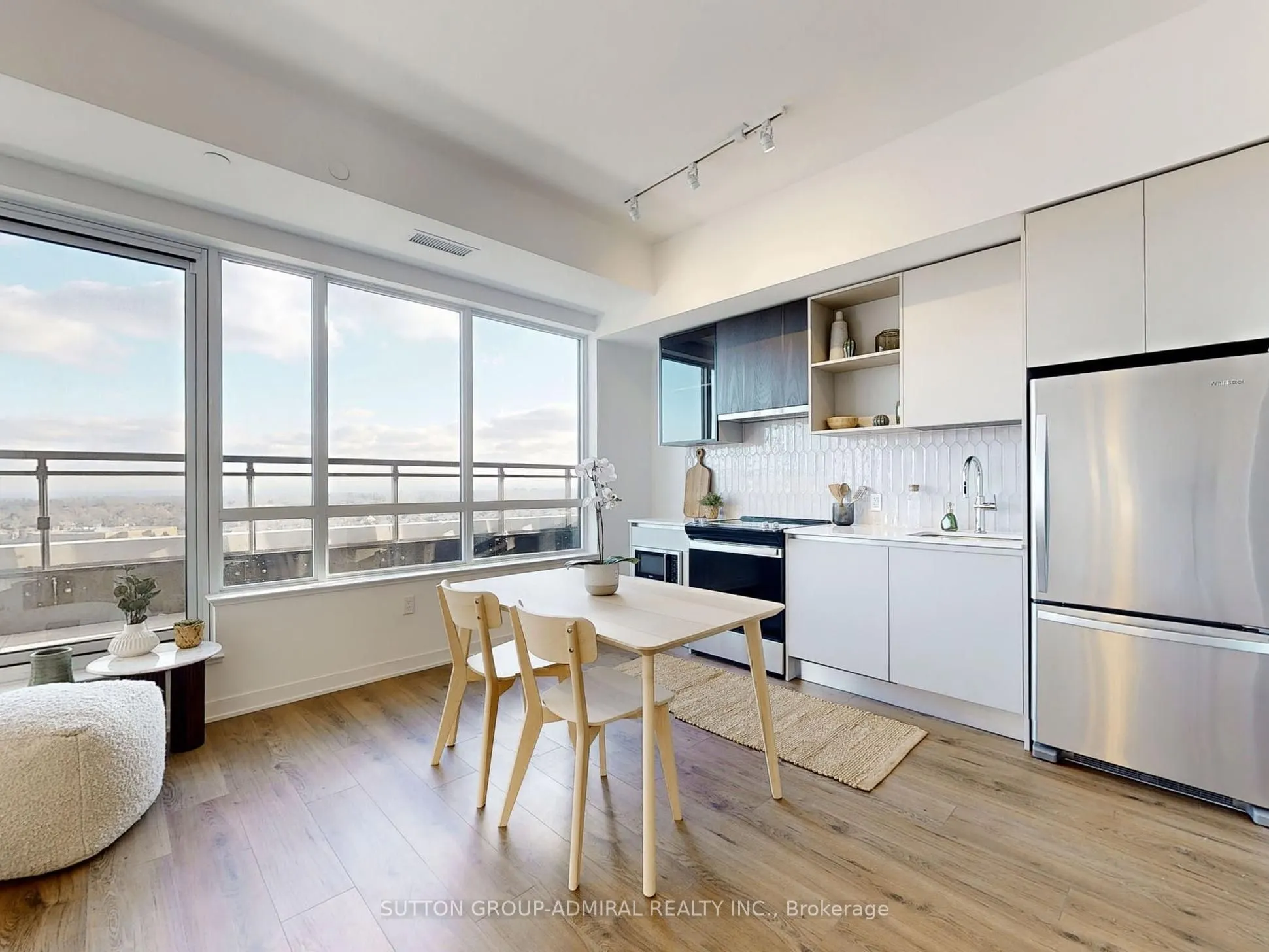 395 Dundas Street W, #LPH15