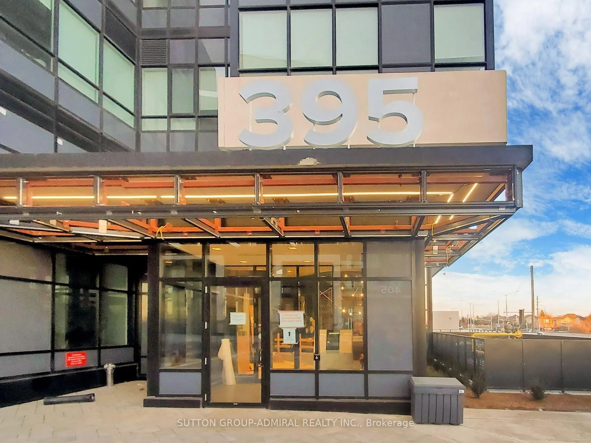395 Dundas Street W, #LPH15