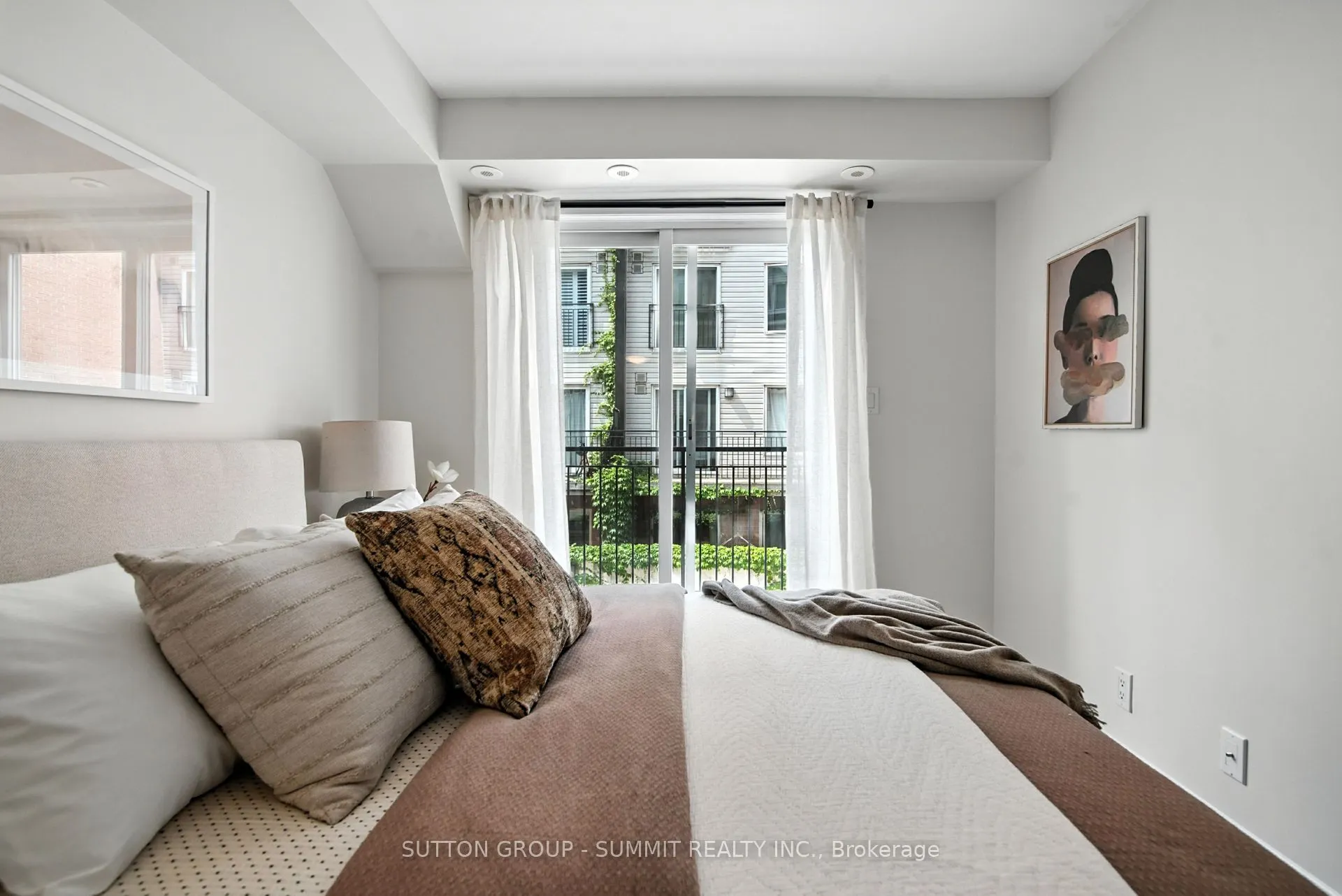 18 Laidlaw Street, #1026