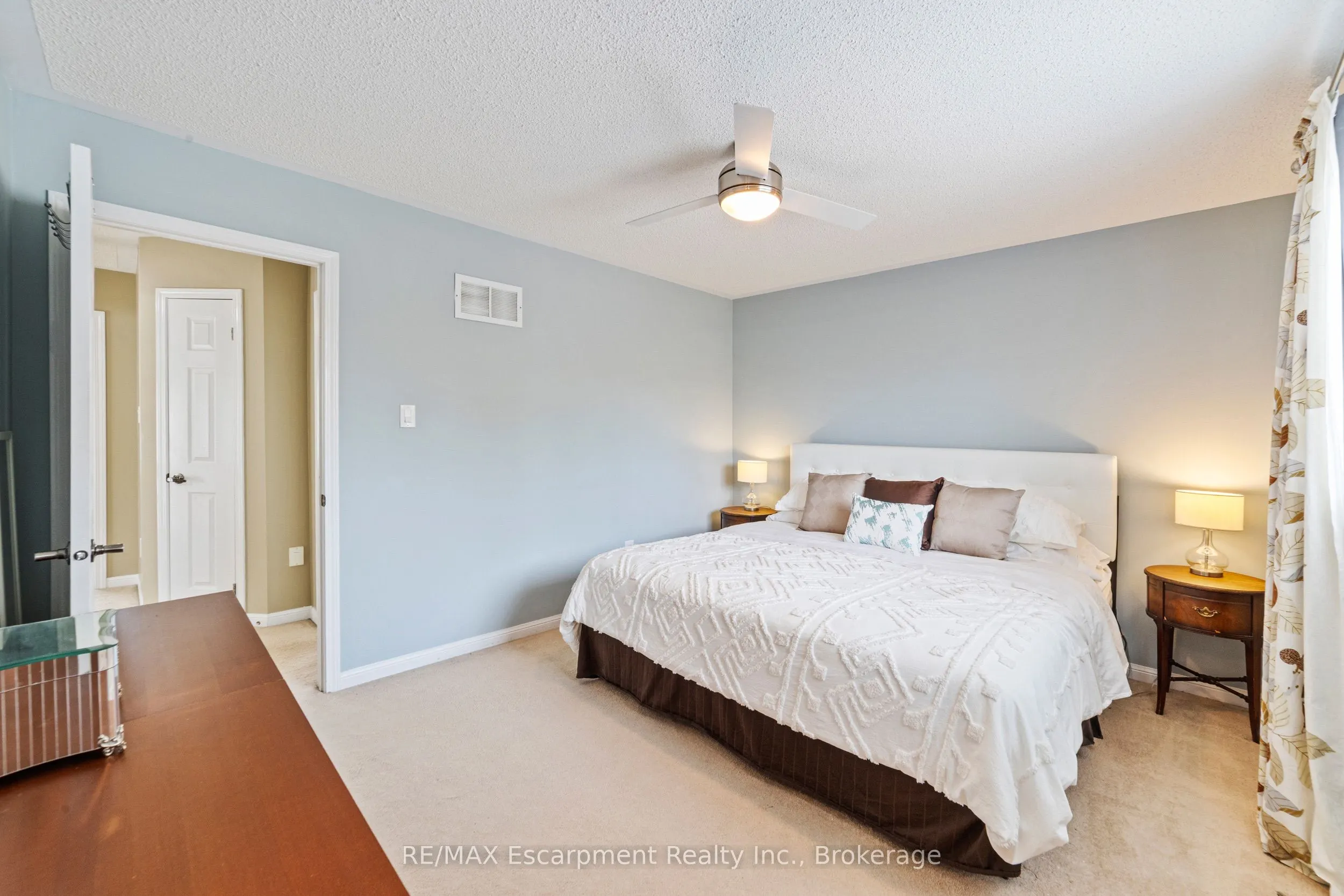 1113 Riddell Crescent