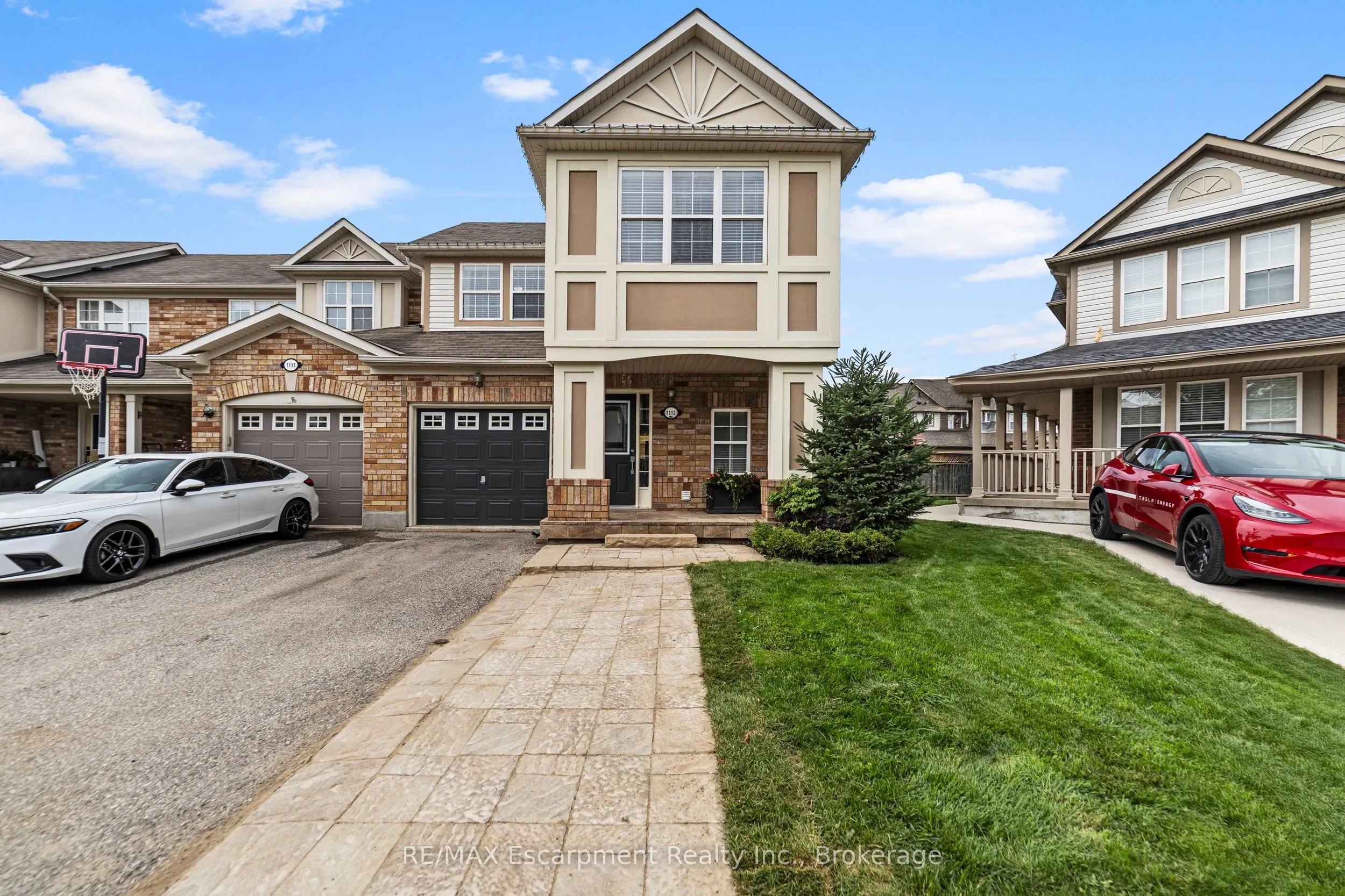 1113 Riddell Crescent