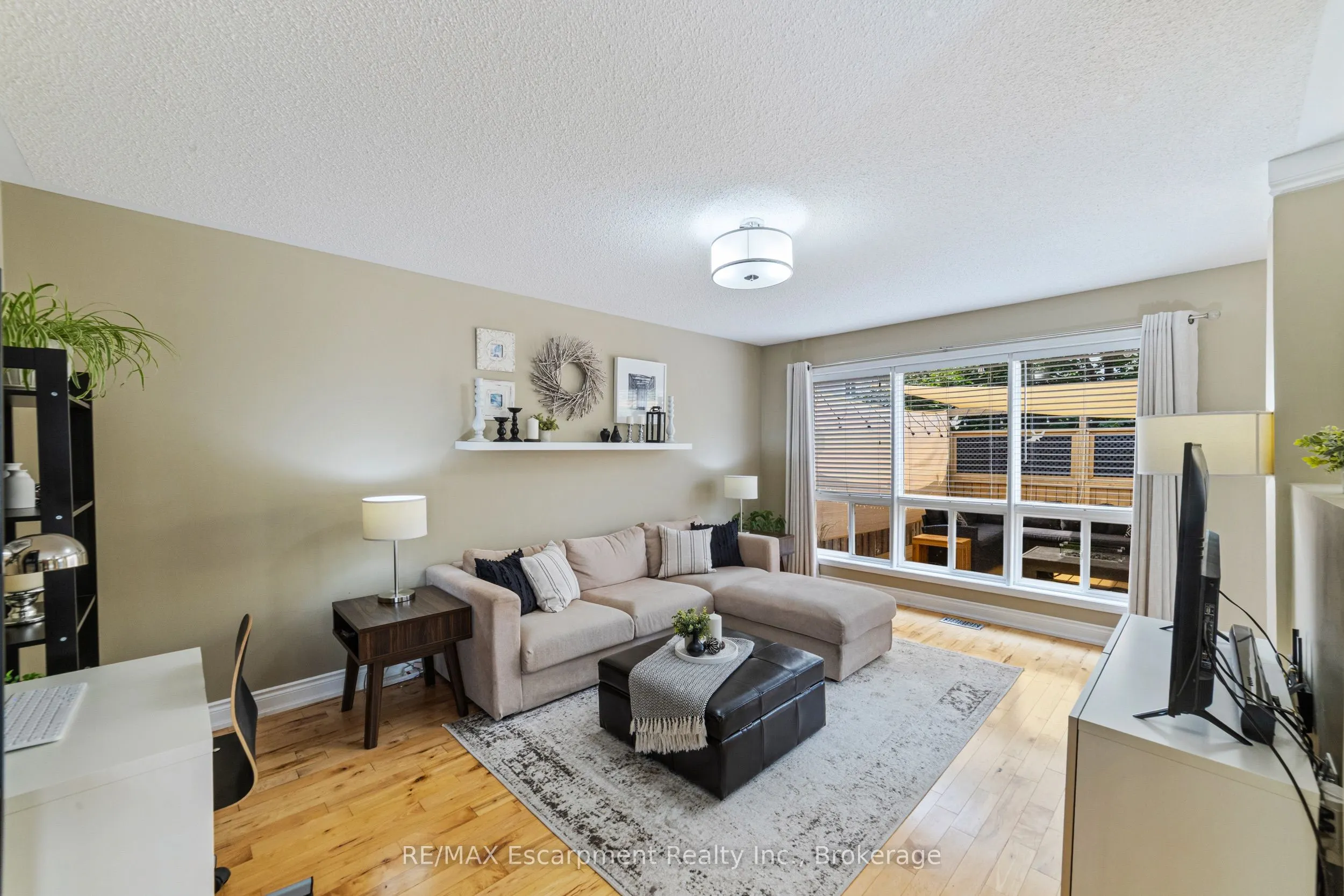 1113 Riddell Crescent