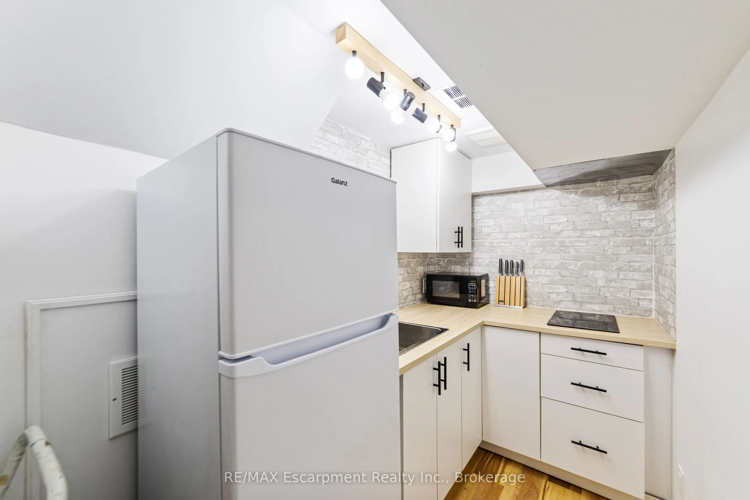 1113 Riddell Crescent