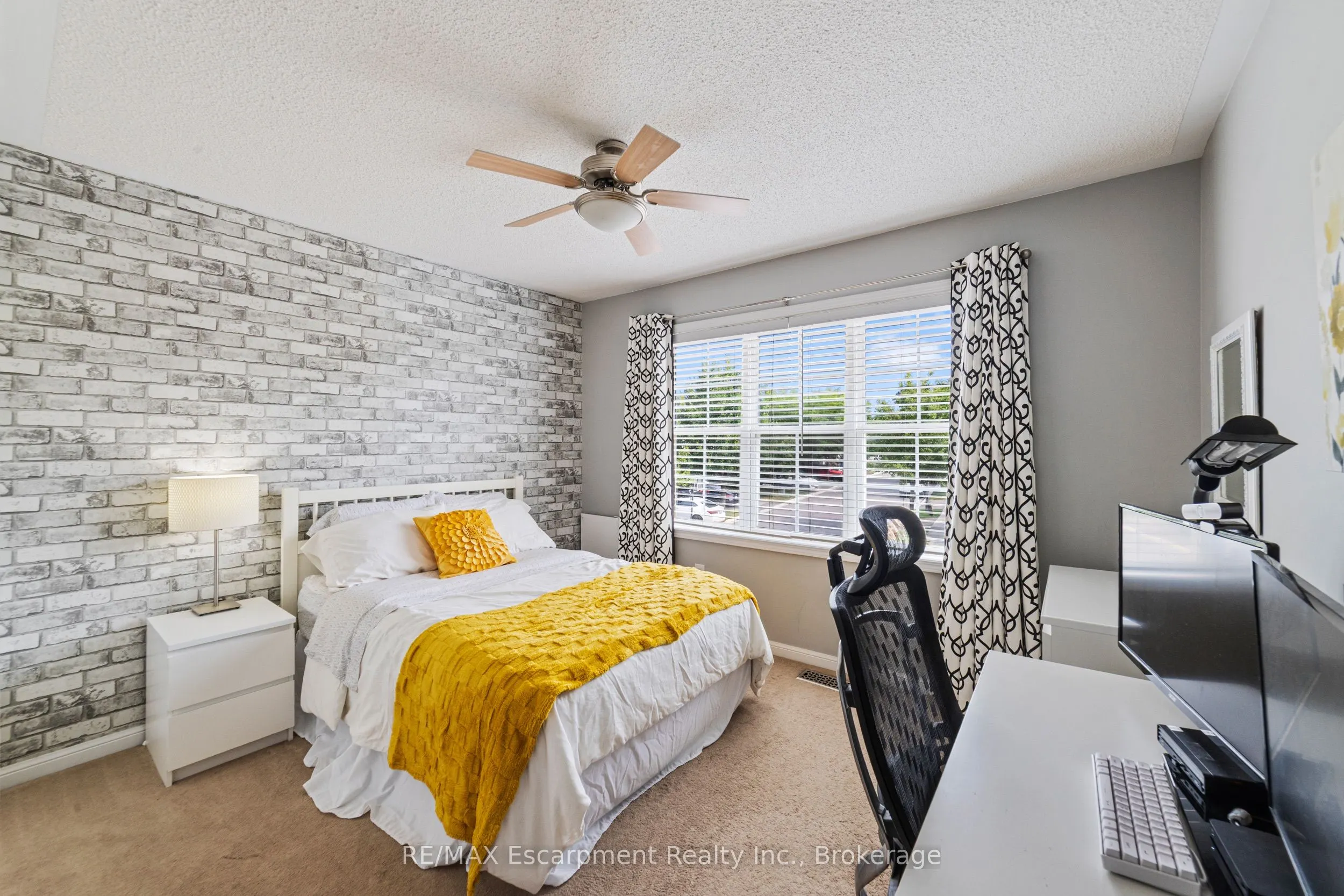 1113 Riddell Crescent