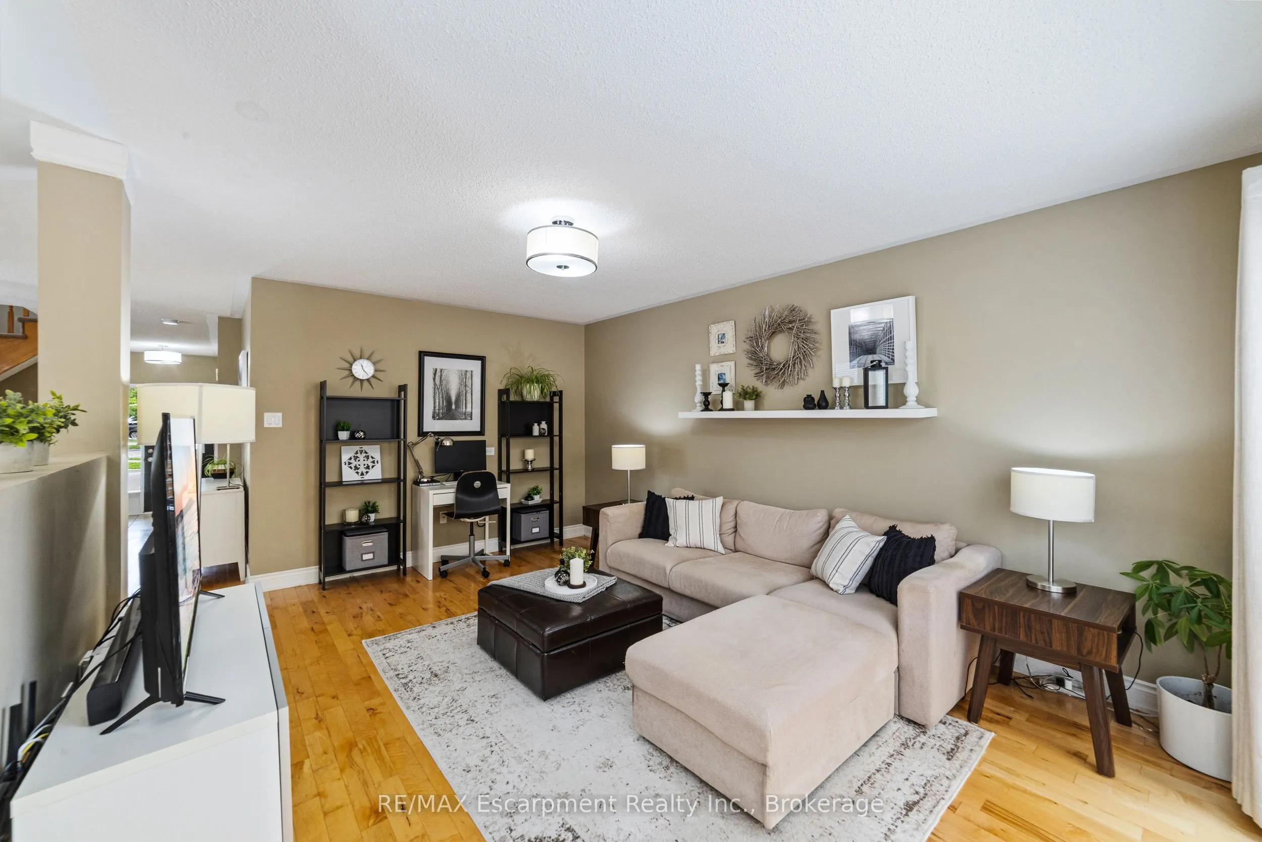 1113 Riddell Crescent