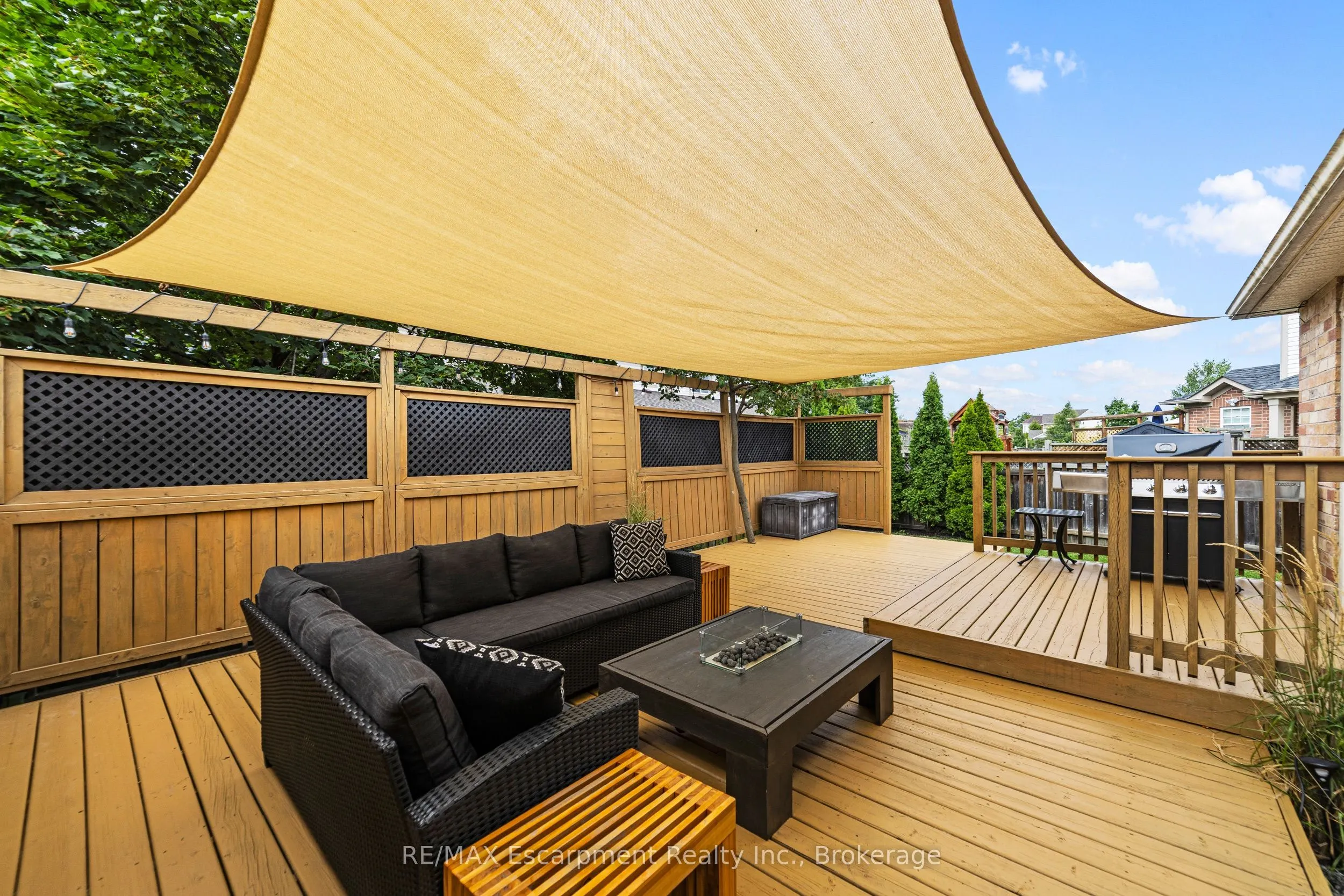1113 Riddell Crescent