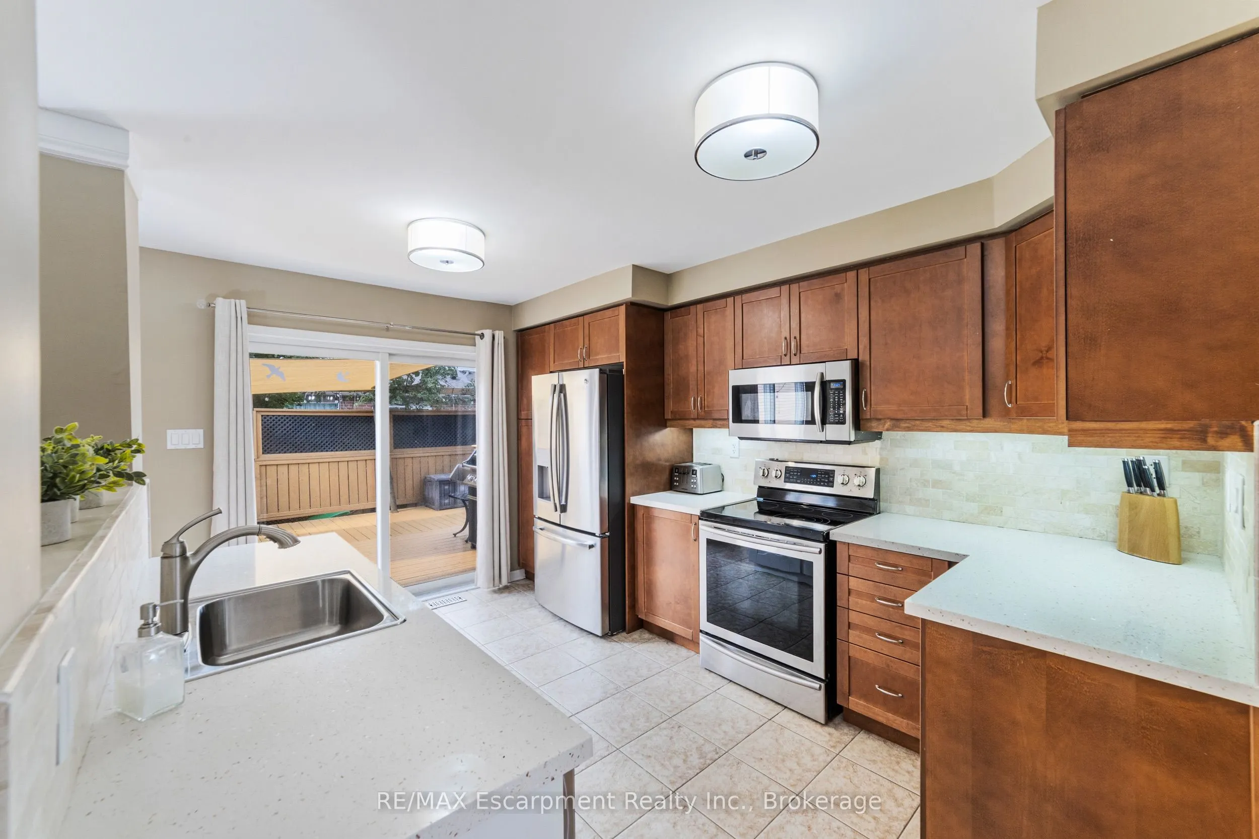 1113 Riddell Crescent
