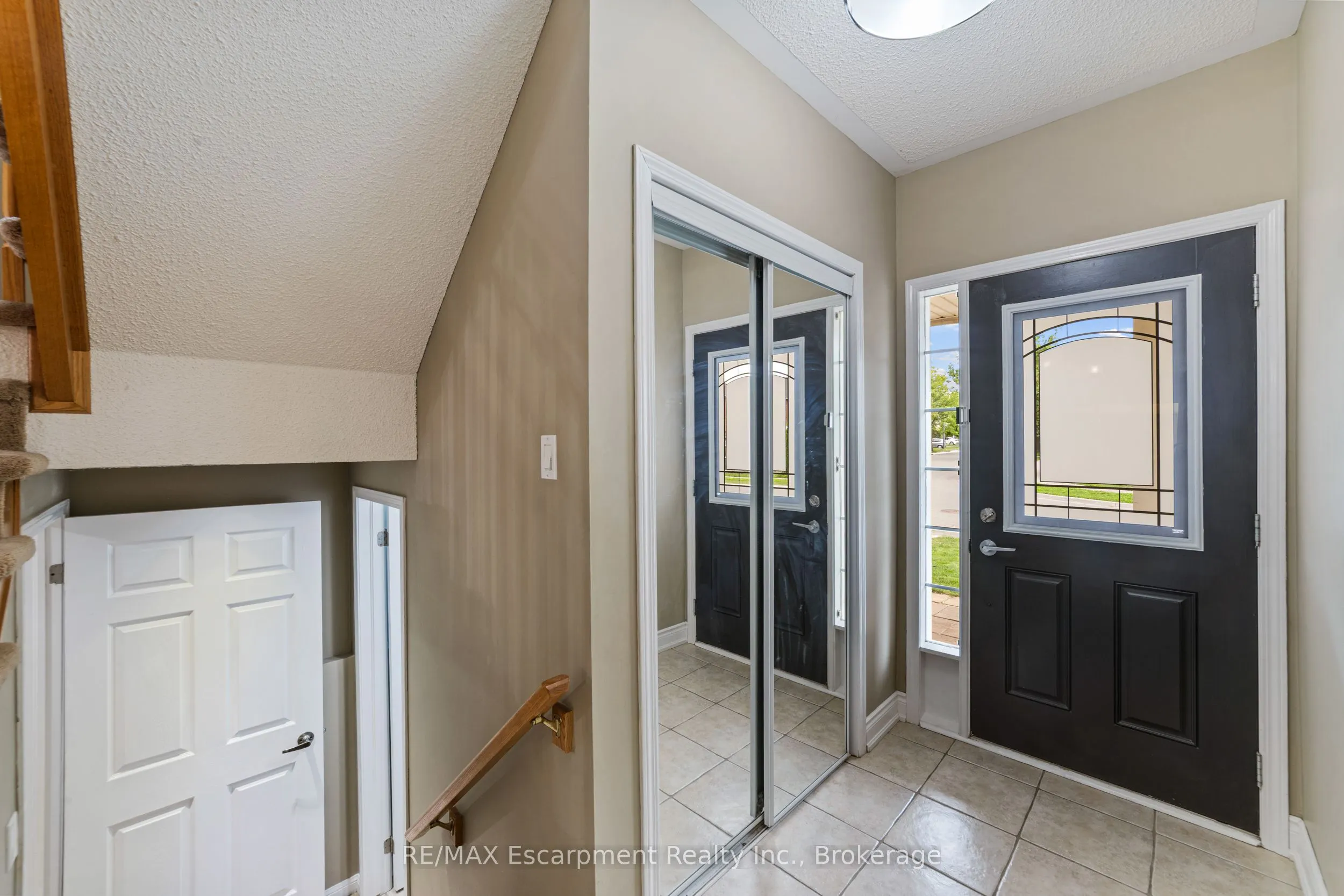 1113 Riddell Crescent