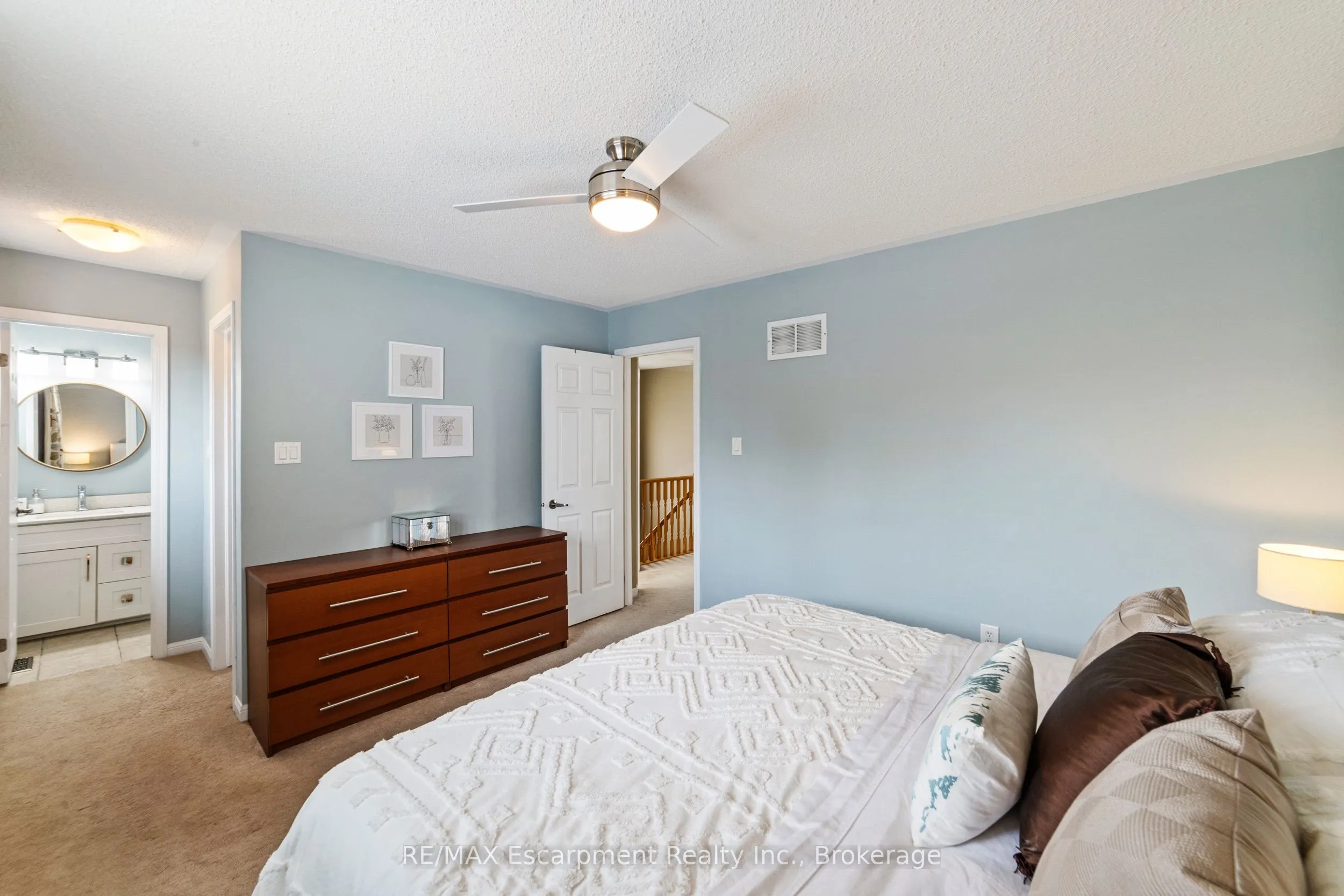1113 Riddell Crescent