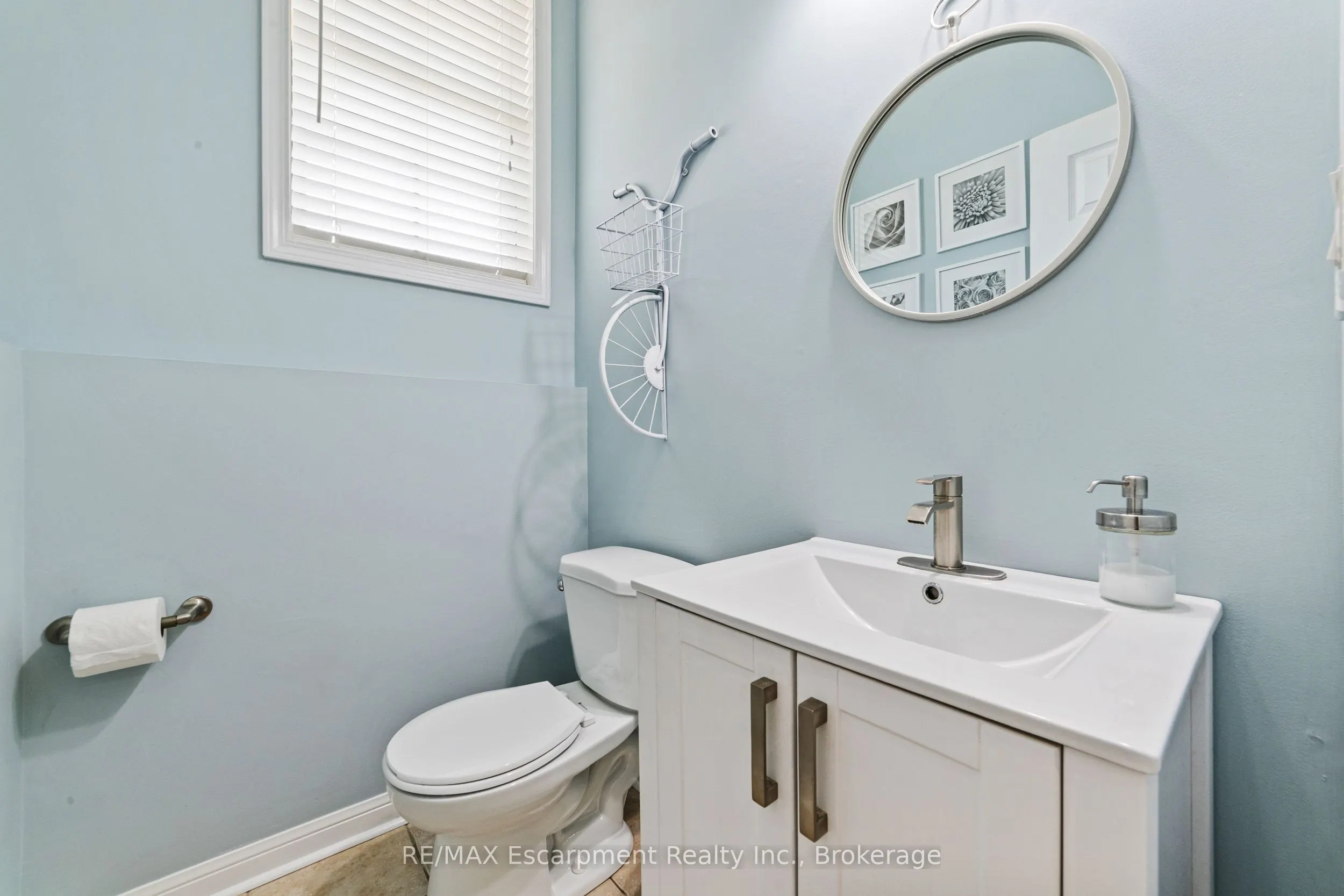 1113 Riddell Crescent