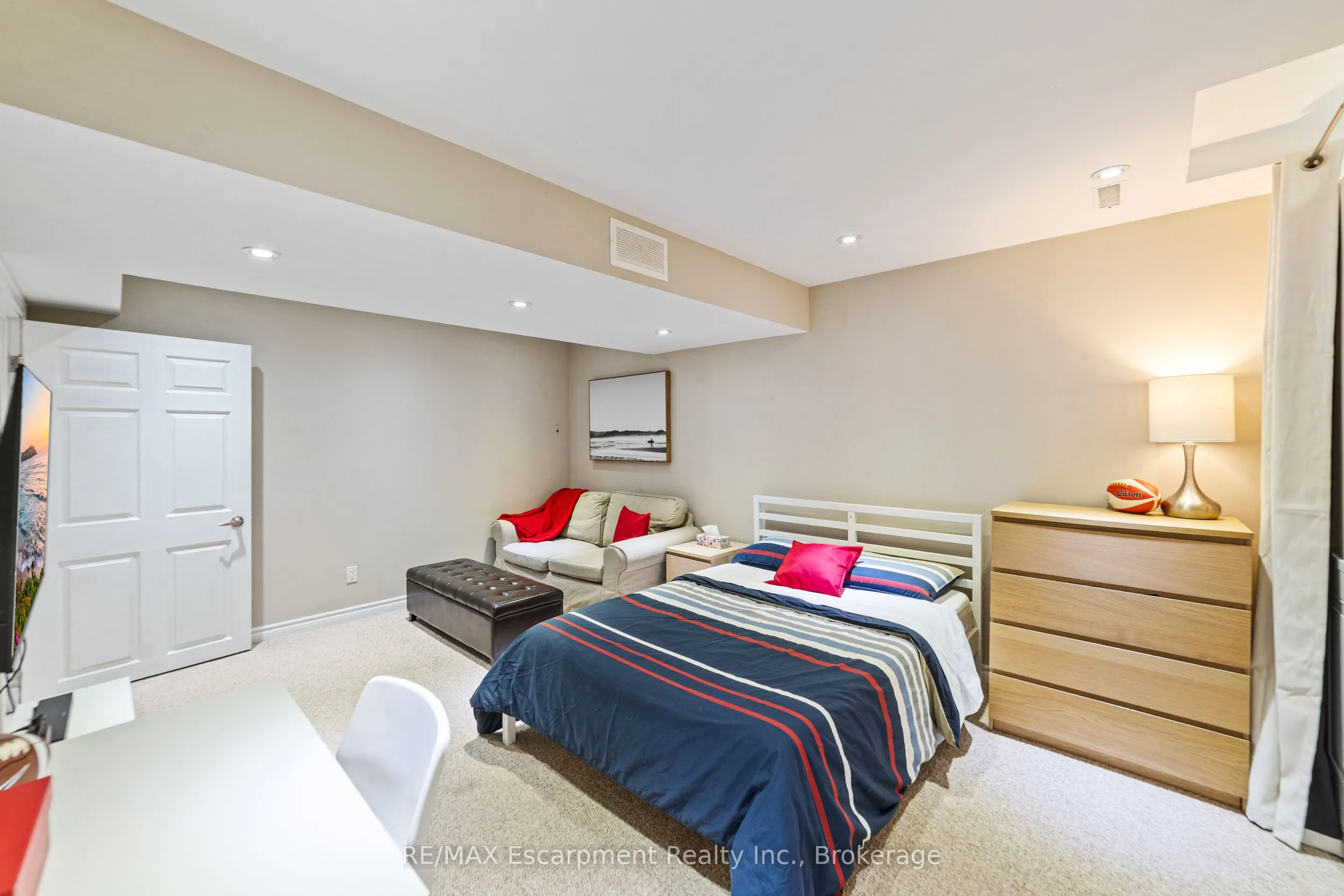1113 Riddell Crescent