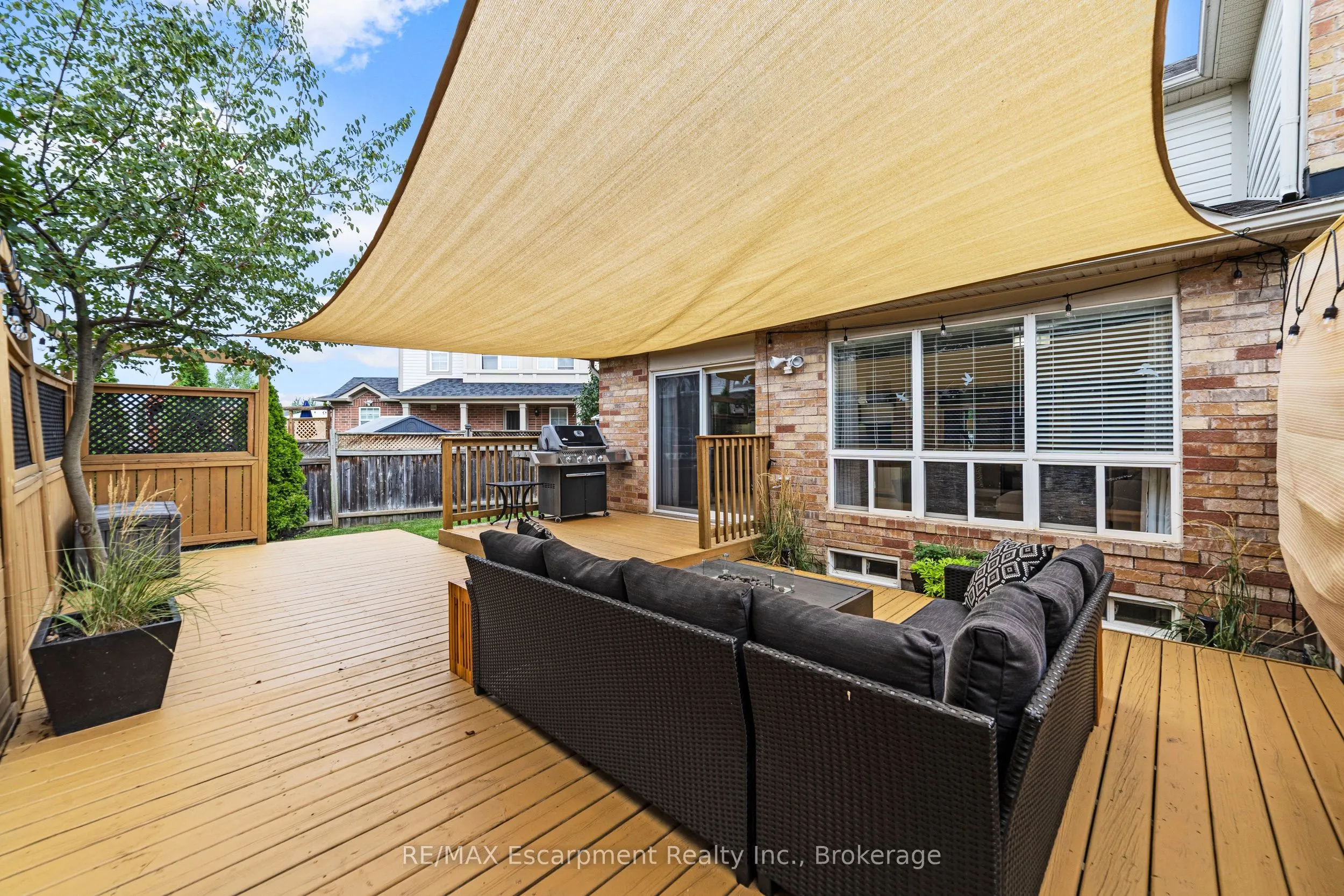 1113 Riddell Crescent