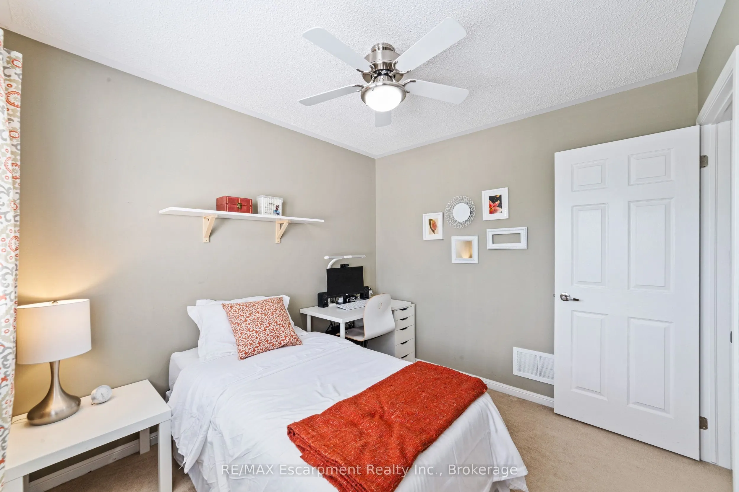 1113 Riddell Crescent