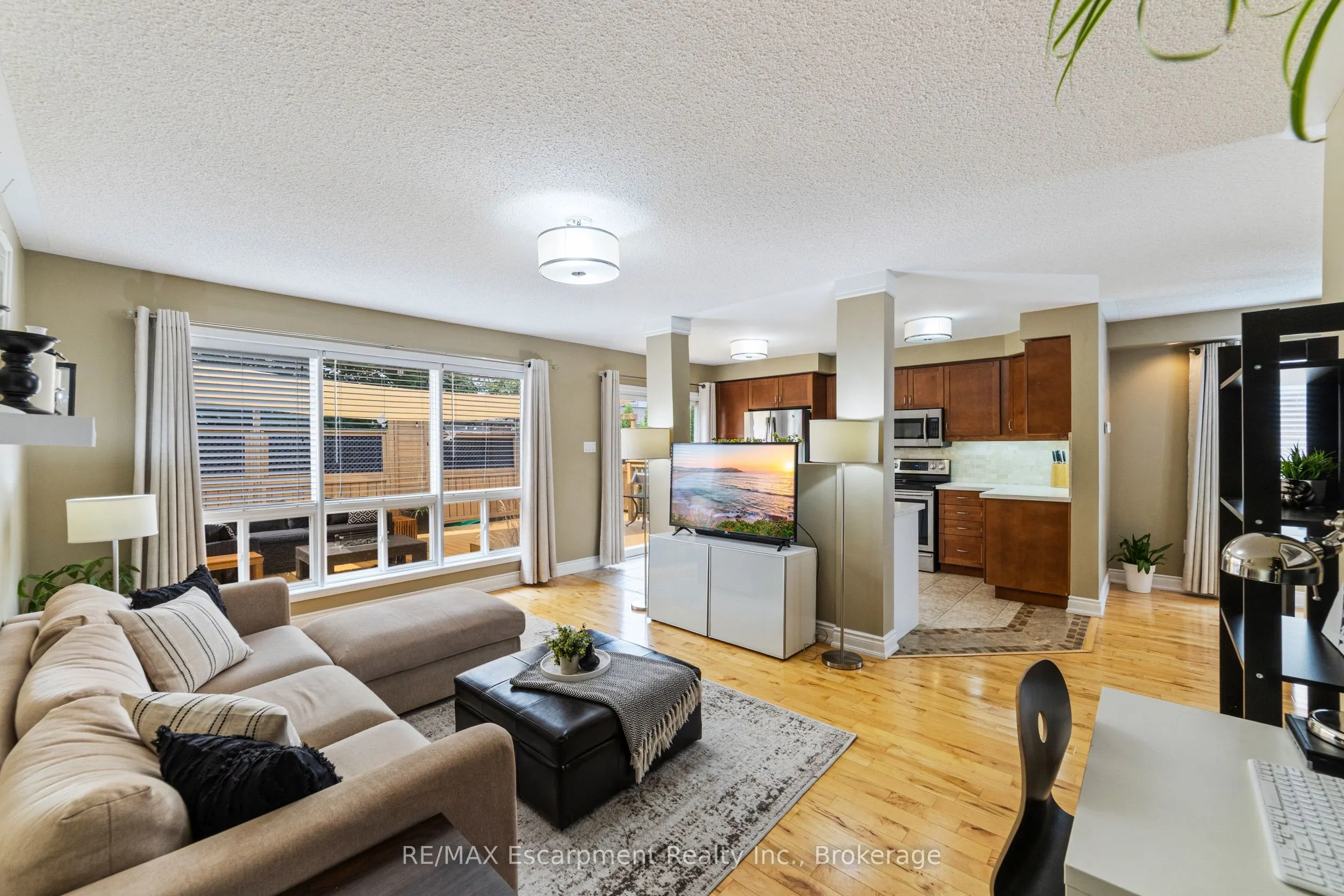 1113 Riddell Crescent