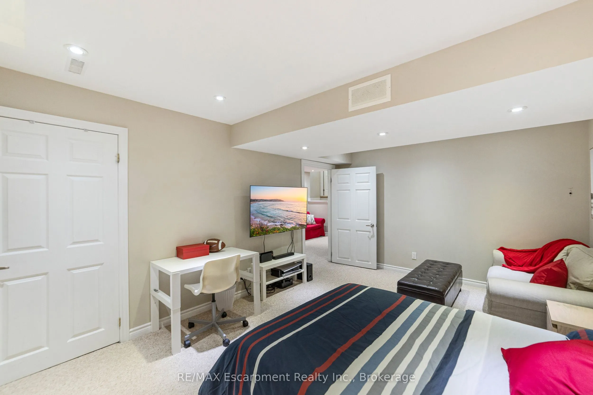 1113 Riddell Crescent