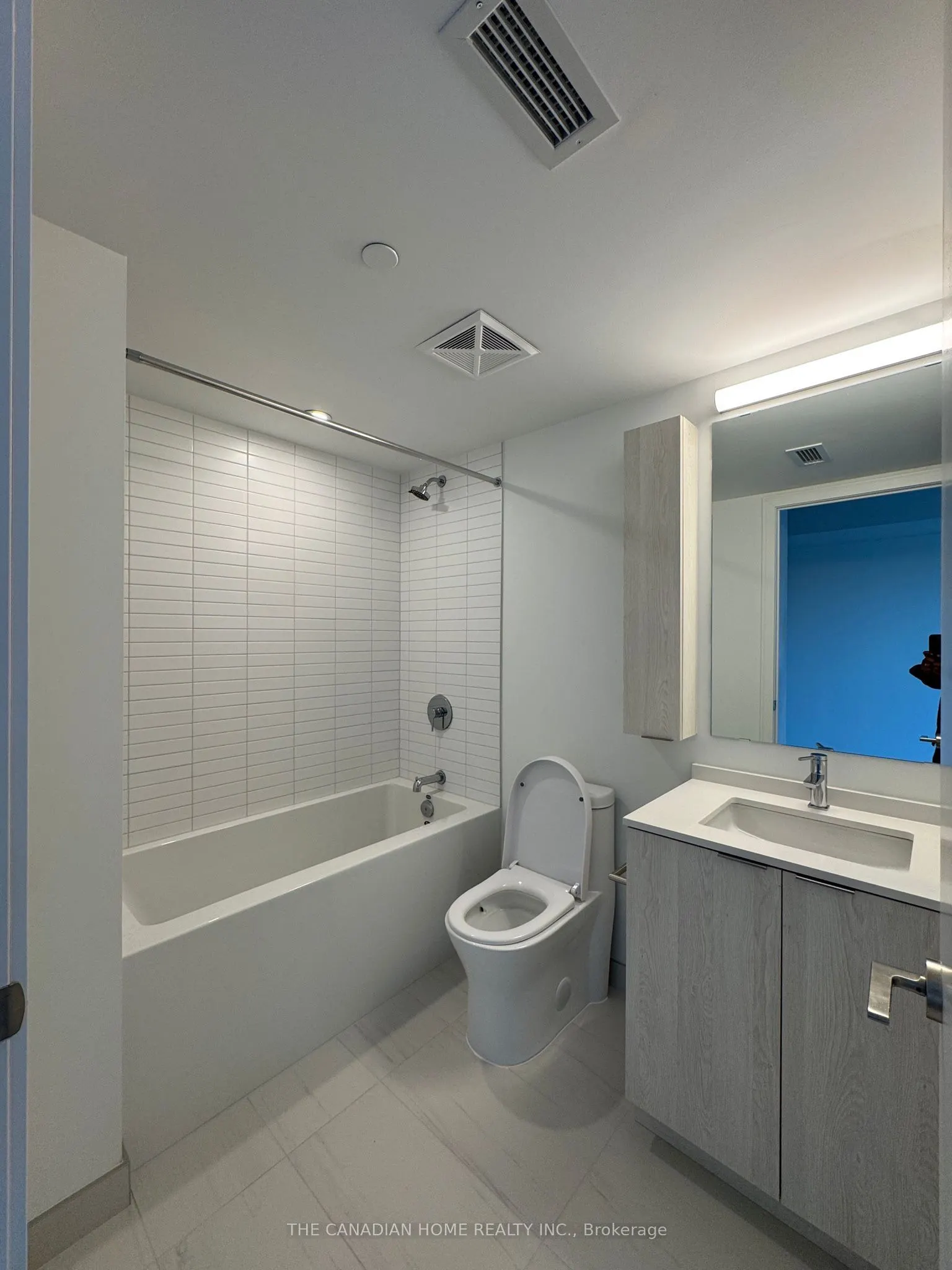 89 DUNDAS Street W, #526
