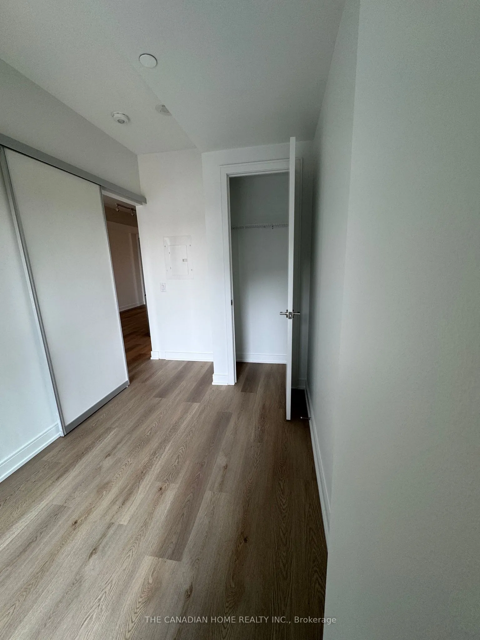 89 DUNDAS Street W, #526