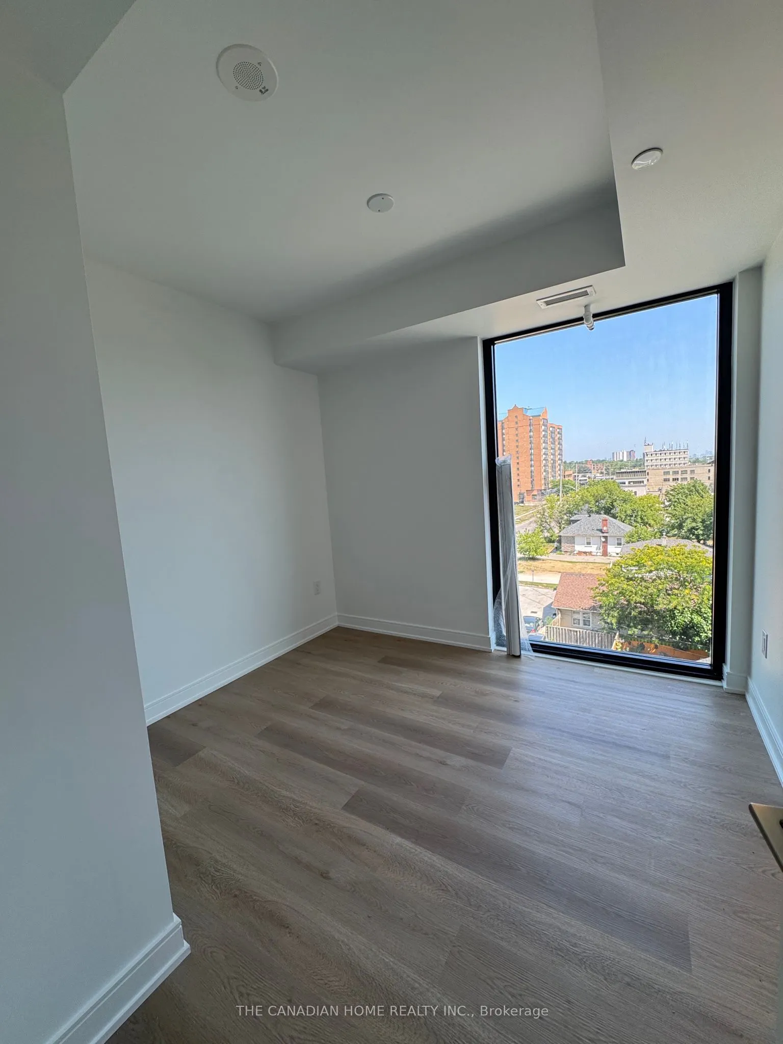 89 DUNDAS Street W, #526