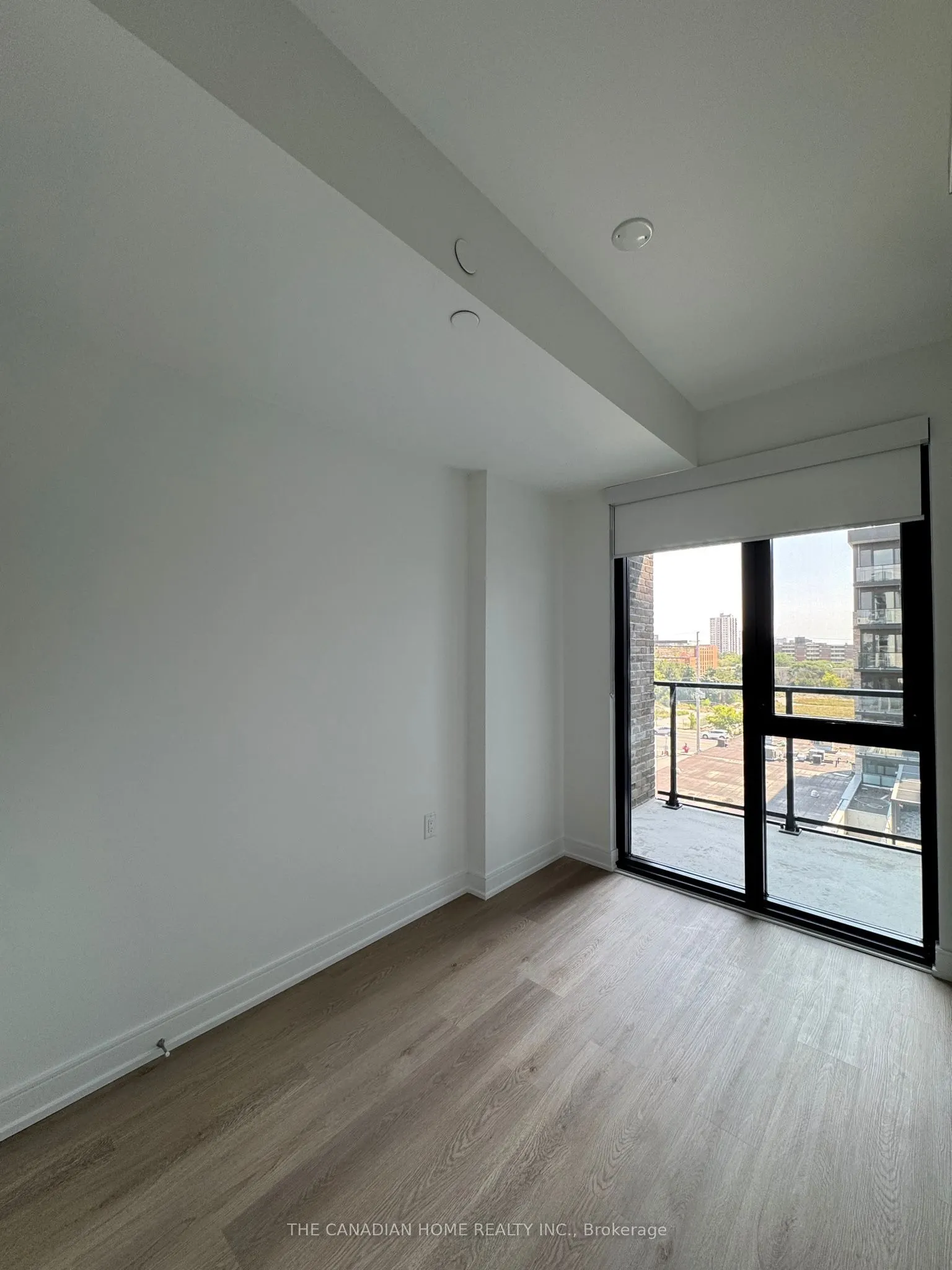 89 DUNDAS Street W, #526