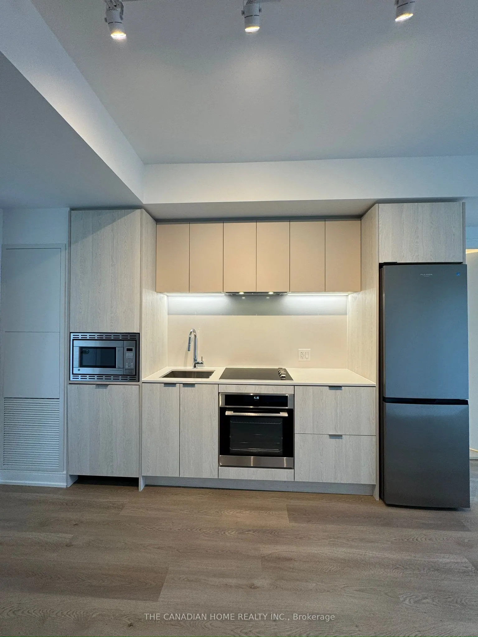 89 DUNDAS Street W, #526